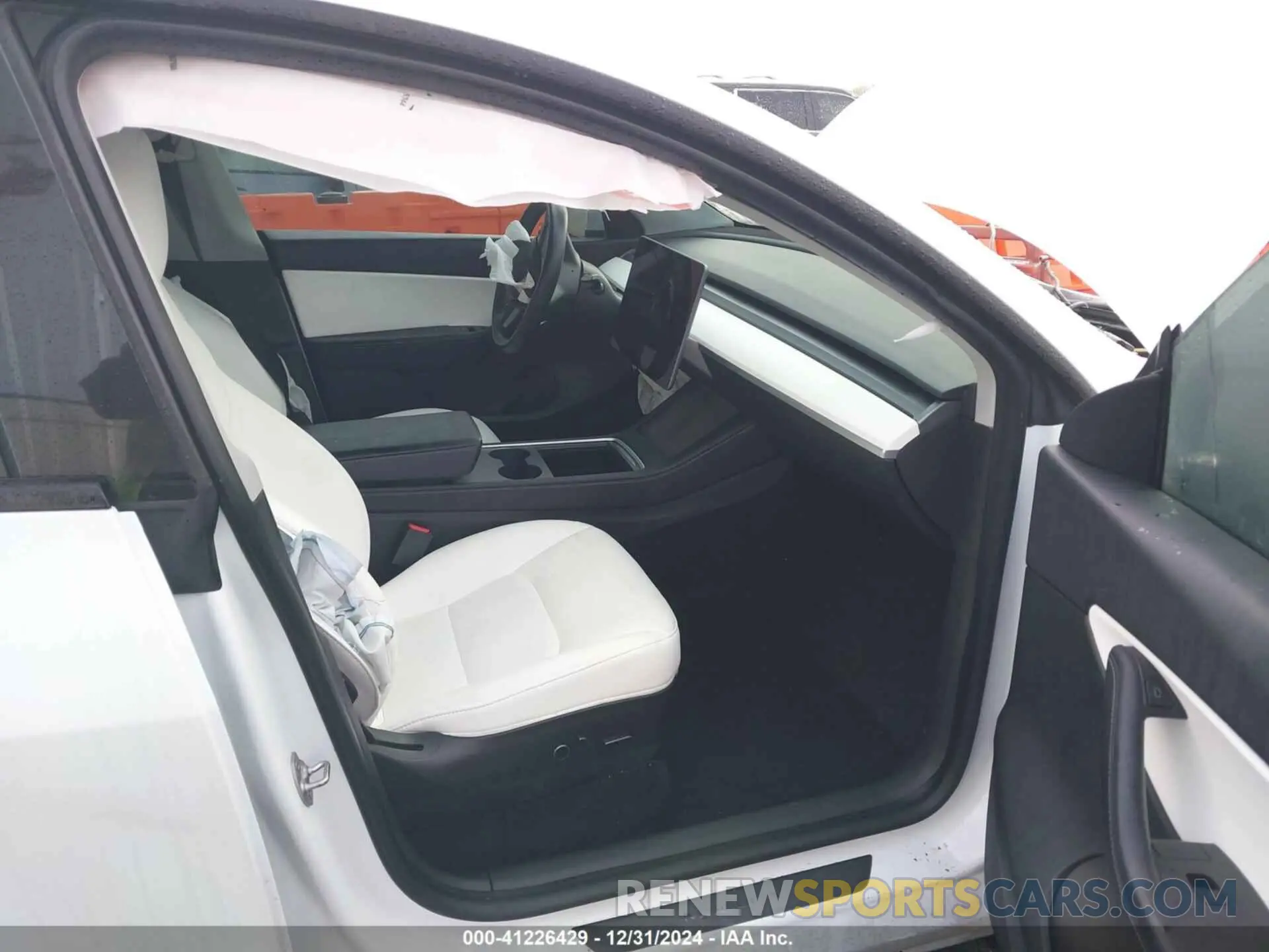 5 Photograph of a damaged car 5YJYGDEF2MF133739 TESLA MODEL Y 2021