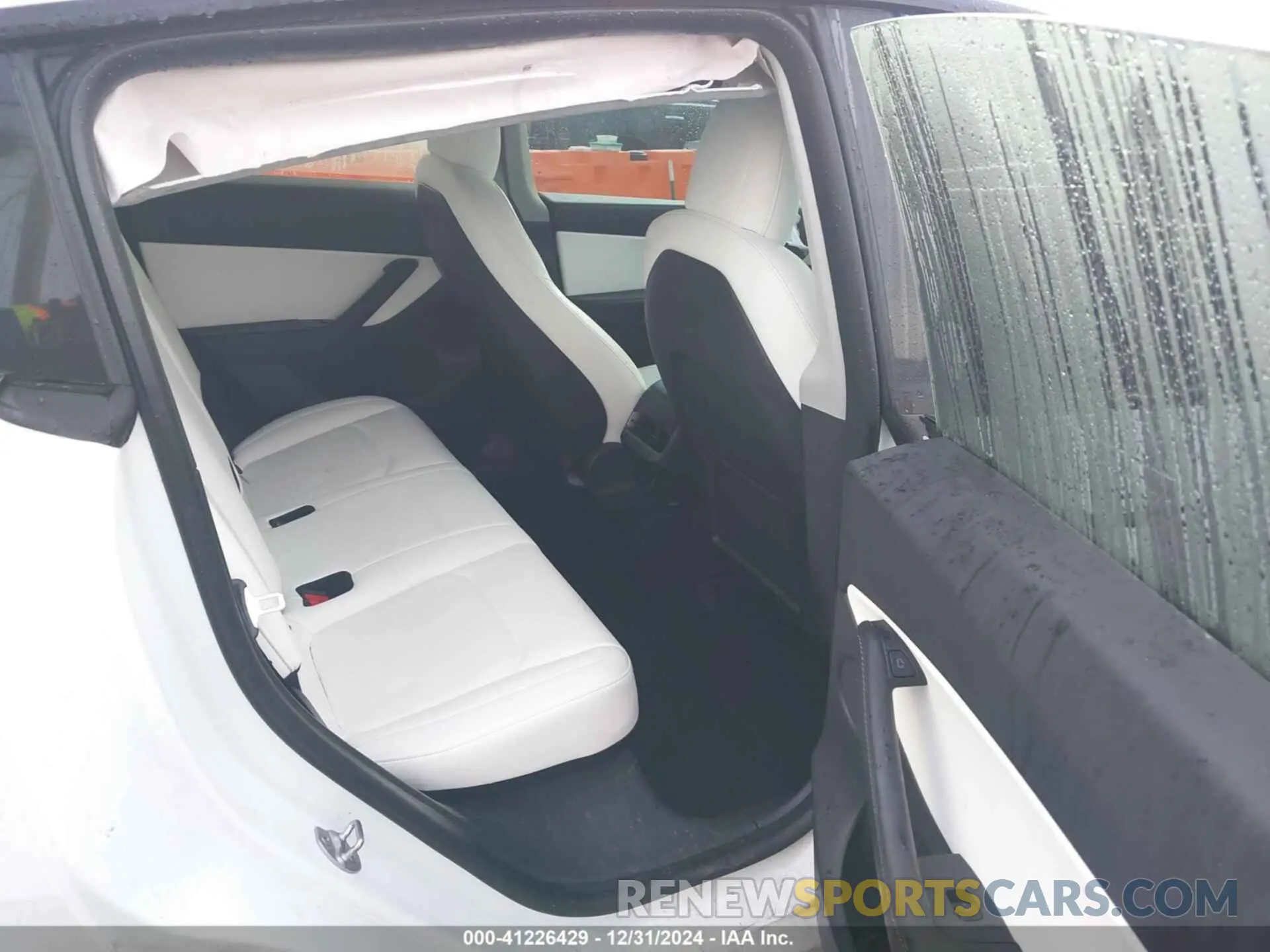 8 Photograph of a damaged car 5YJYGDEF2MF133739 TESLA MODEL Y 2021