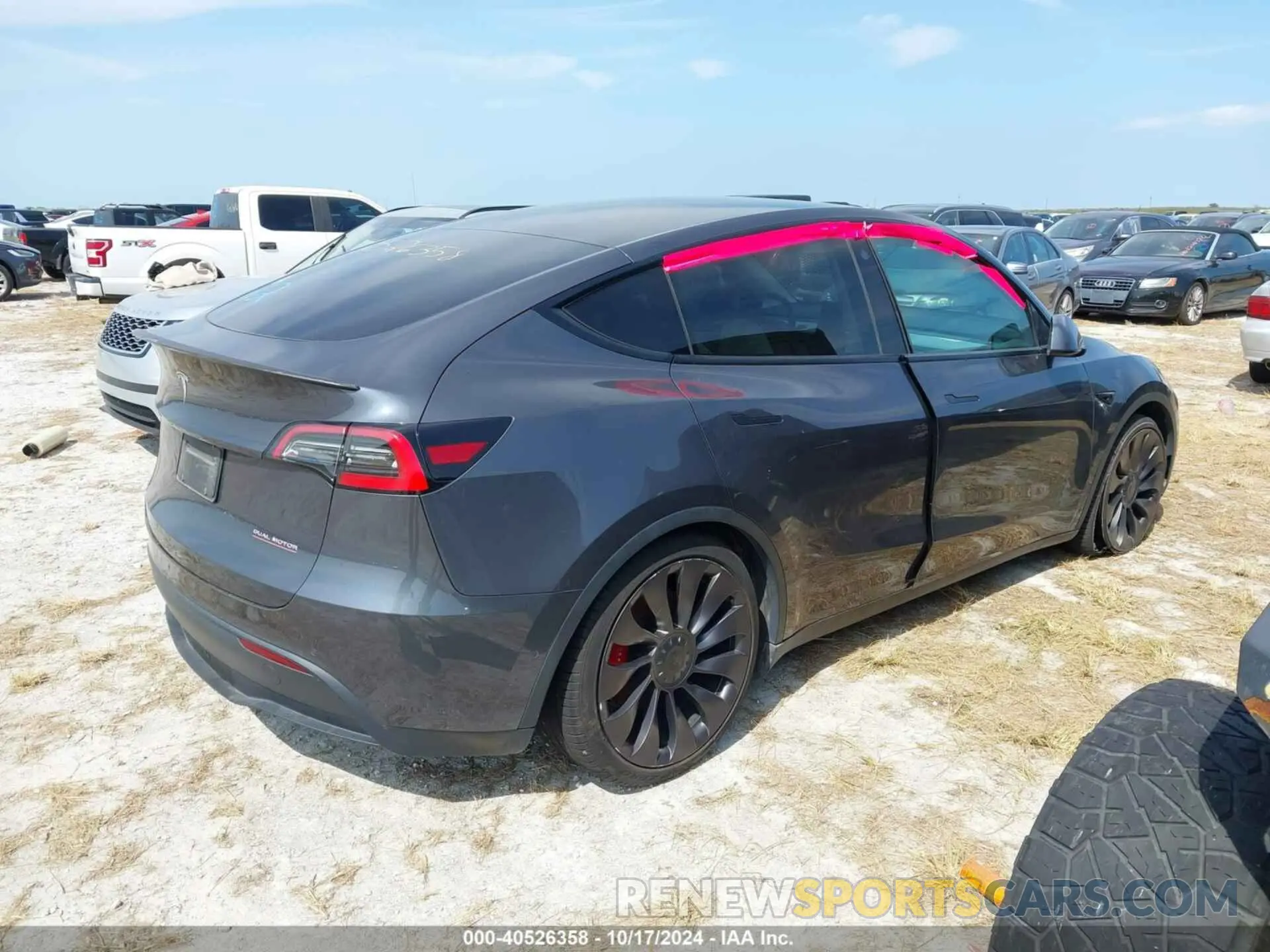 4 Photograph of a damaged car 5YJYGDEF2MF141002 TESLA MODEL Y 2021