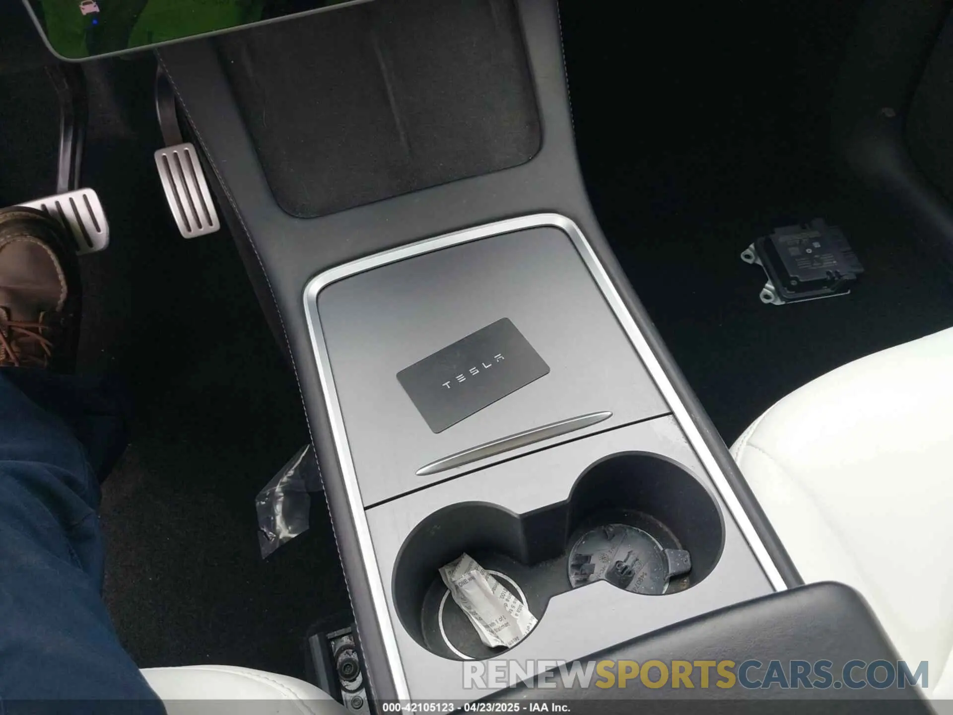 11 Photograph of a damaged car 5YJYGDEF2MF269773 TESLA MODEL Y 2021