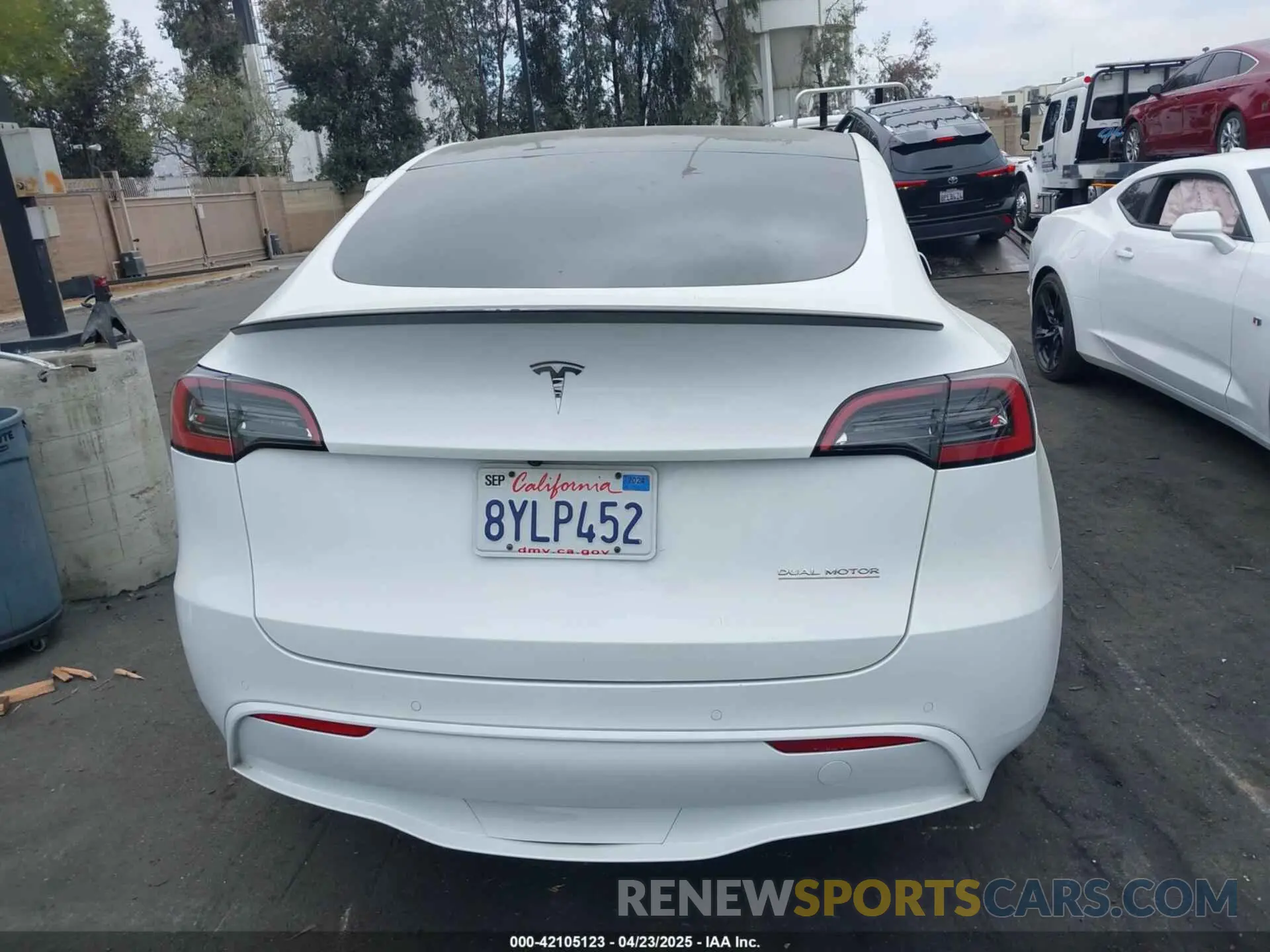 17 Photograph of a damaged car 5YJYGDEF2MF269773 TESLA MODEL Y 2021