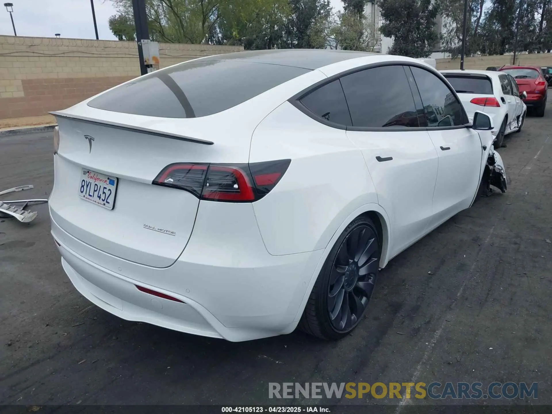 4 Photograph of a damaged car 5YJYGDEF2MF269773 TESLA MODEL Y 2021