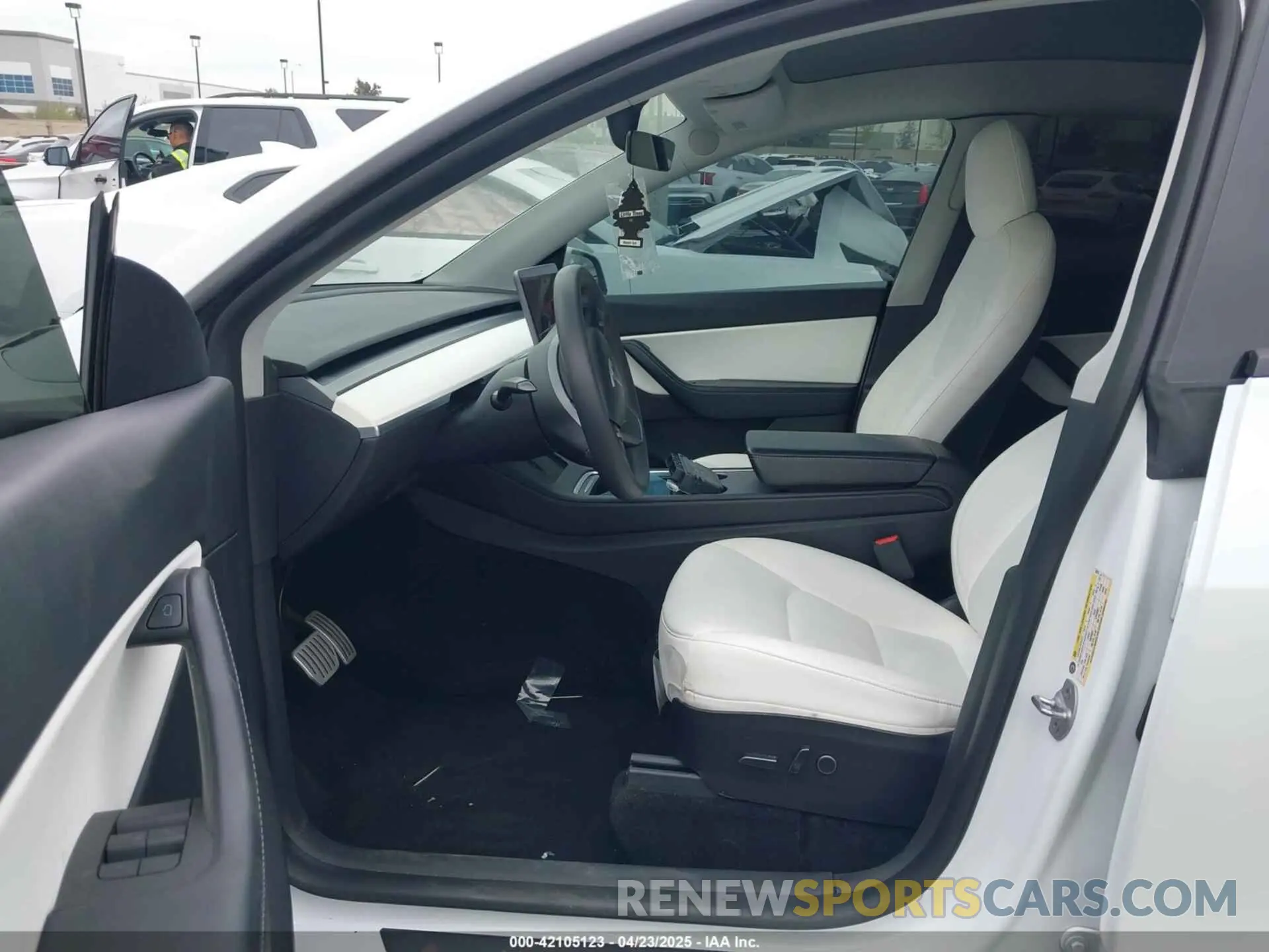 5 Photograph of a damaged car 5YJYGDEF2MF269773 TESLA MODEL Y 2021