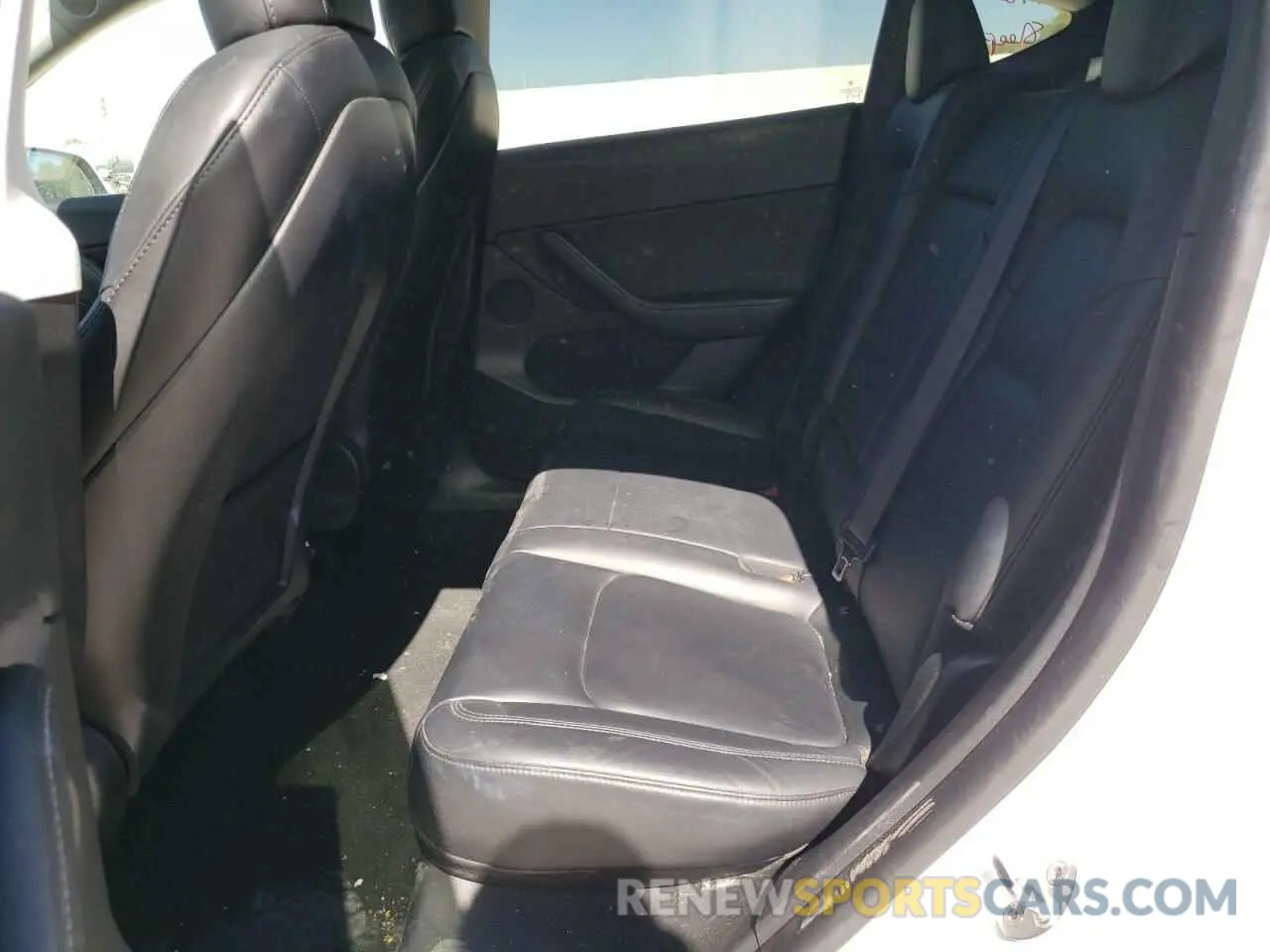 10 Photograph of a damaged car 5YJYGDEF3MF092330 TESLA MODEL Y 2021