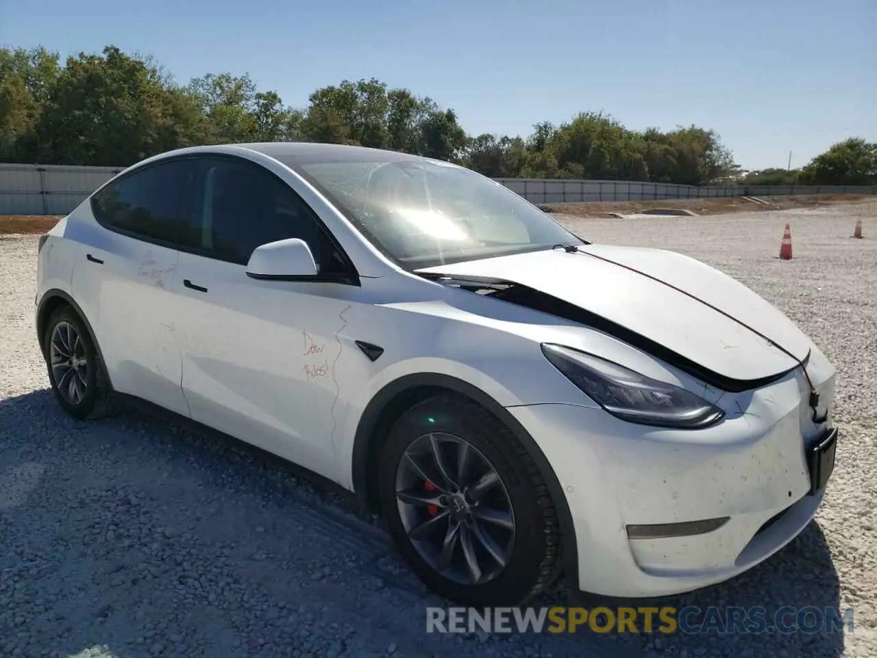 4 Photograph of a damaged car 5YJYGDEF3MF092330 TESLA MODEL Y 2021