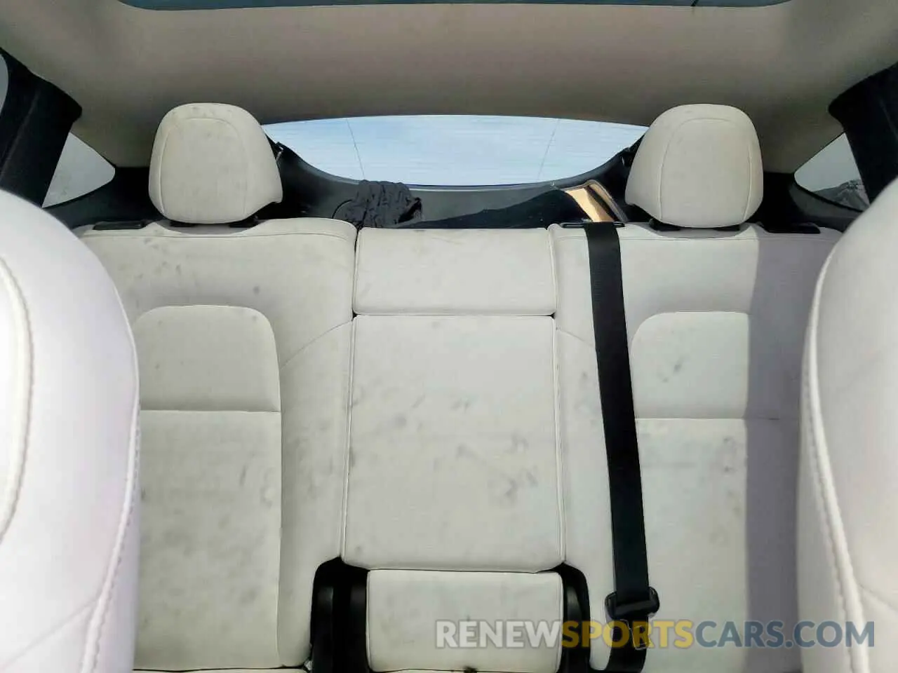 10 Photograph of a damaged car 5YJYGDEF3MF215835 TESLA MODEL Y 2021
