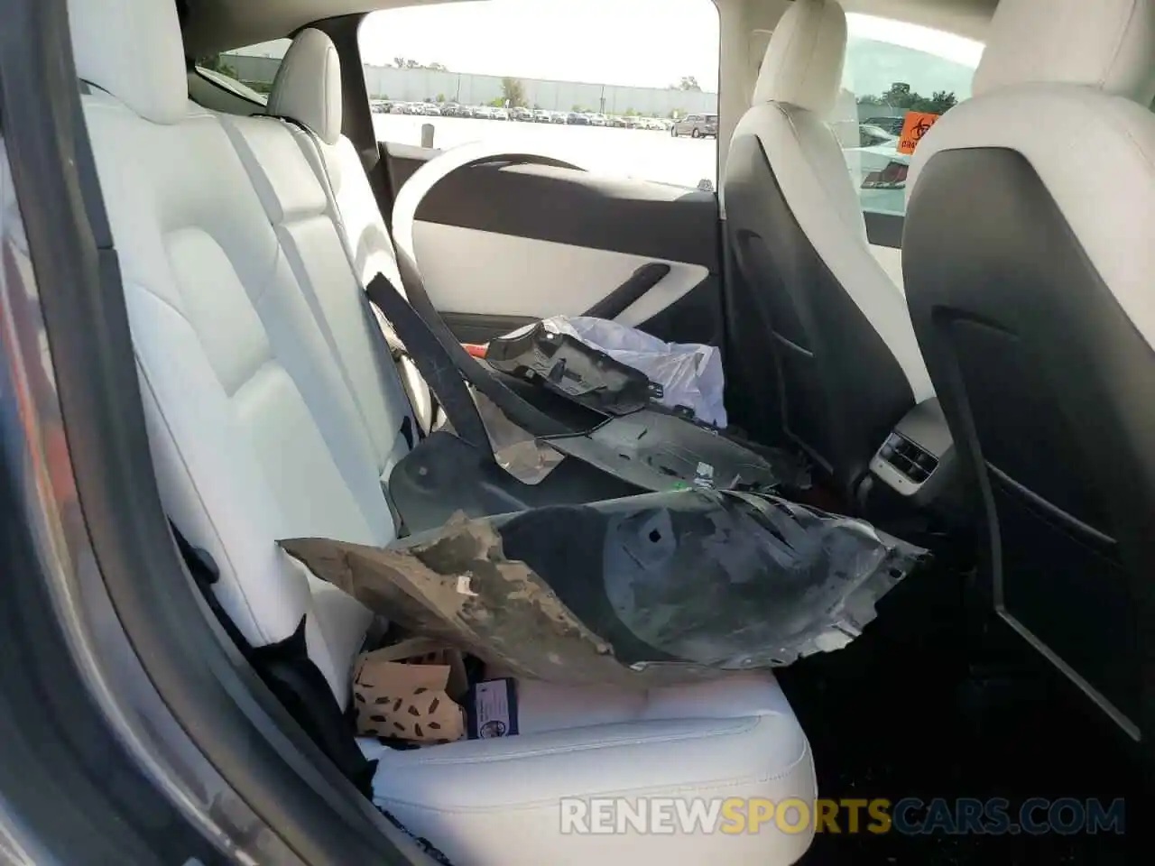 11 Photograph of a damaged car 5YJYGDEF3MF252657 TESLA MODEL Y 2021