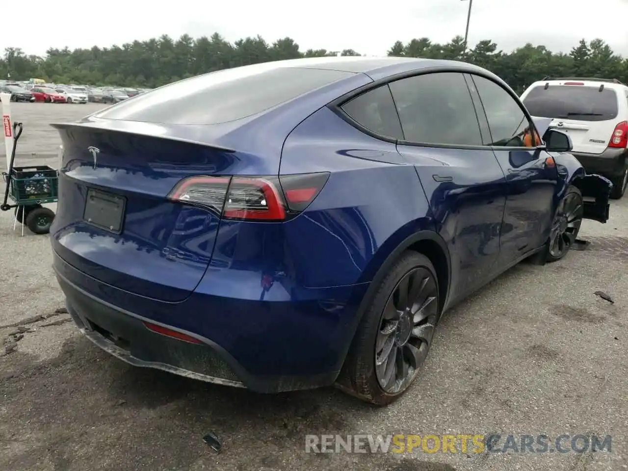 4 Photograph of a damaged car 5YJYGDEF3MF299848 TESLA MODEL Y 2021