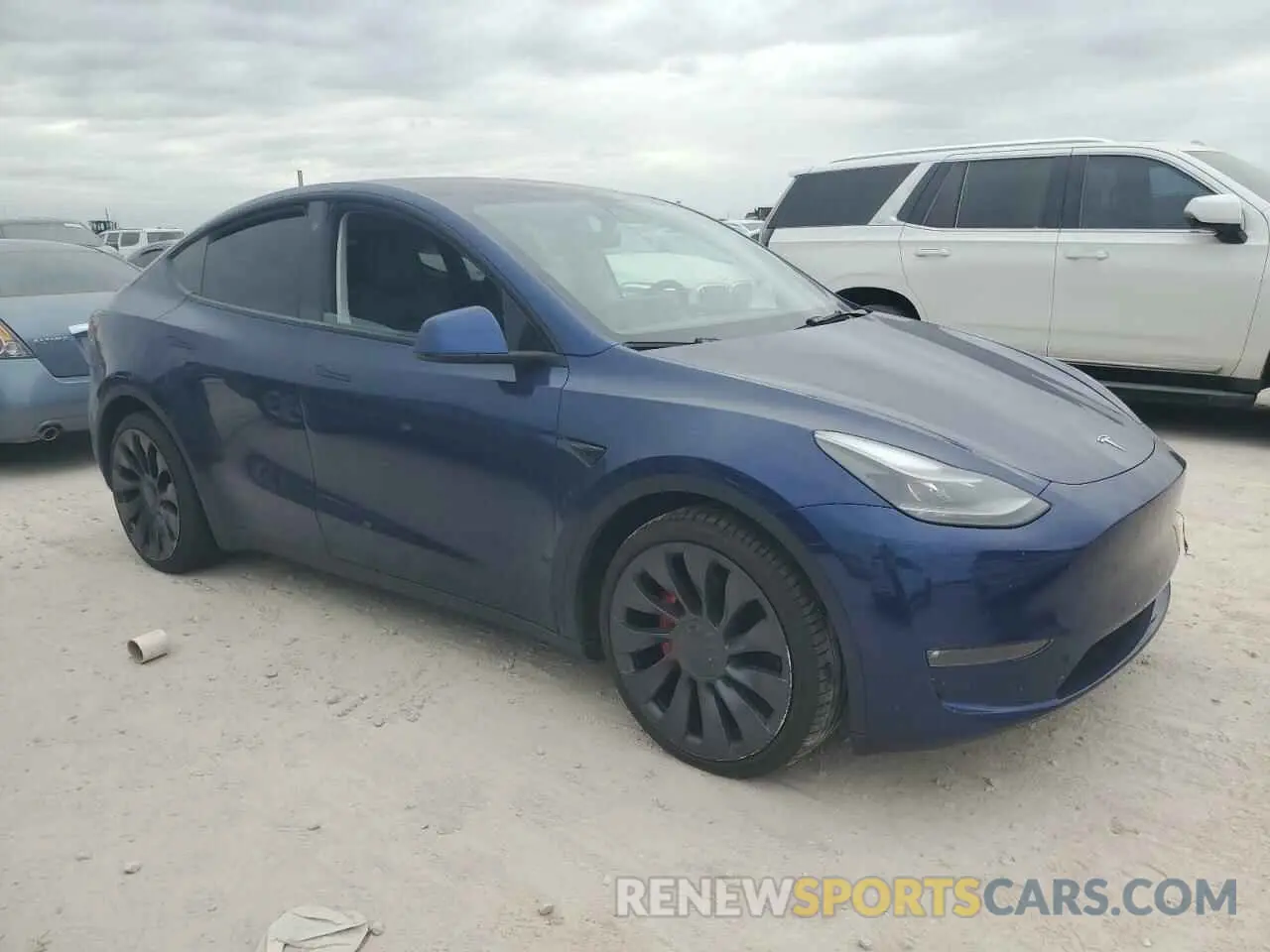 4 Photograph of a damaged car 5YJYGDEF3MF302702 TESLA MODEL Y 2021