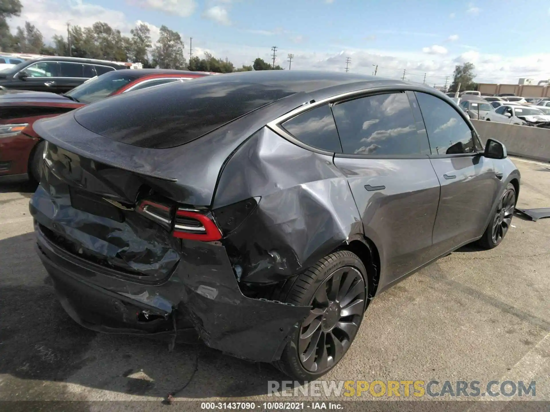 4 Photograph of a damaged car 5YJYGDEF4MF096600 TESLA MODEL Y 2021