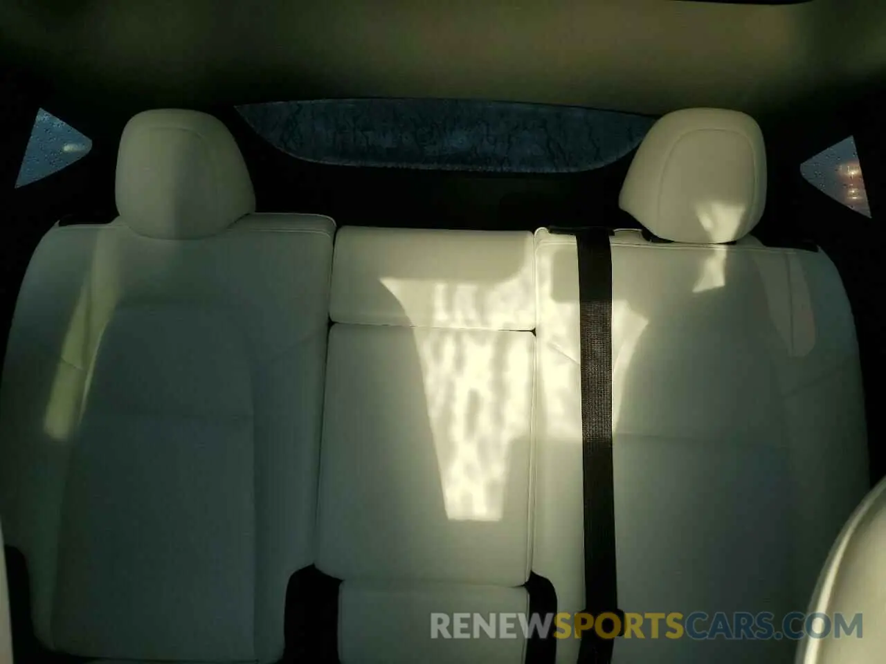 10 Photograph of a damaged car 5YJYGDEF4MF137243 TESLA MODEL Y 2021
