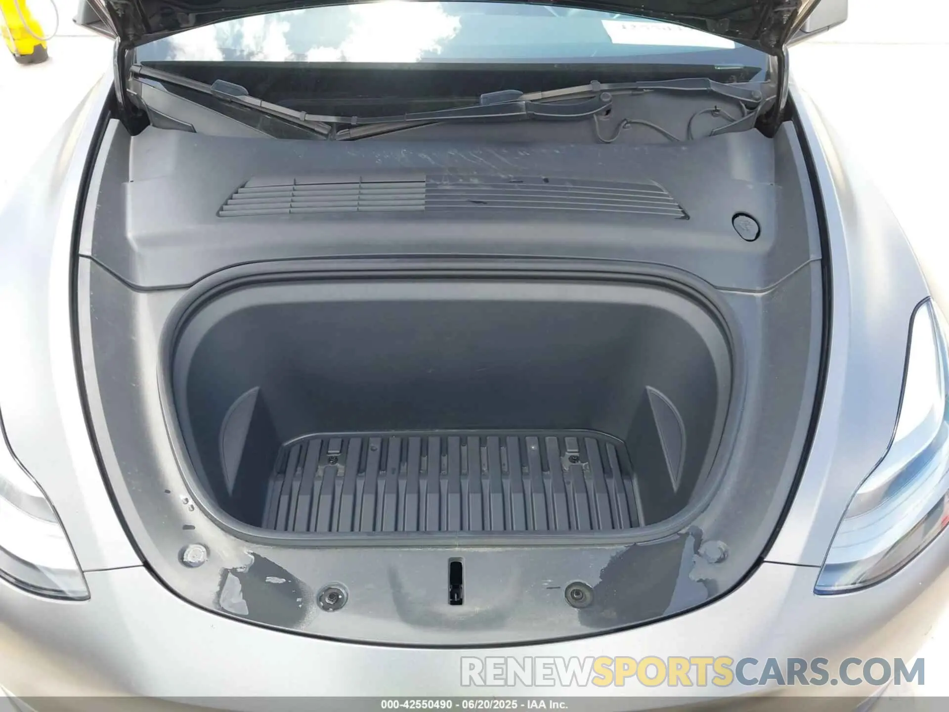 10 Photograph of a damaged car 5YJYGDEF4MF189438 TESLA MODEL Y 2021