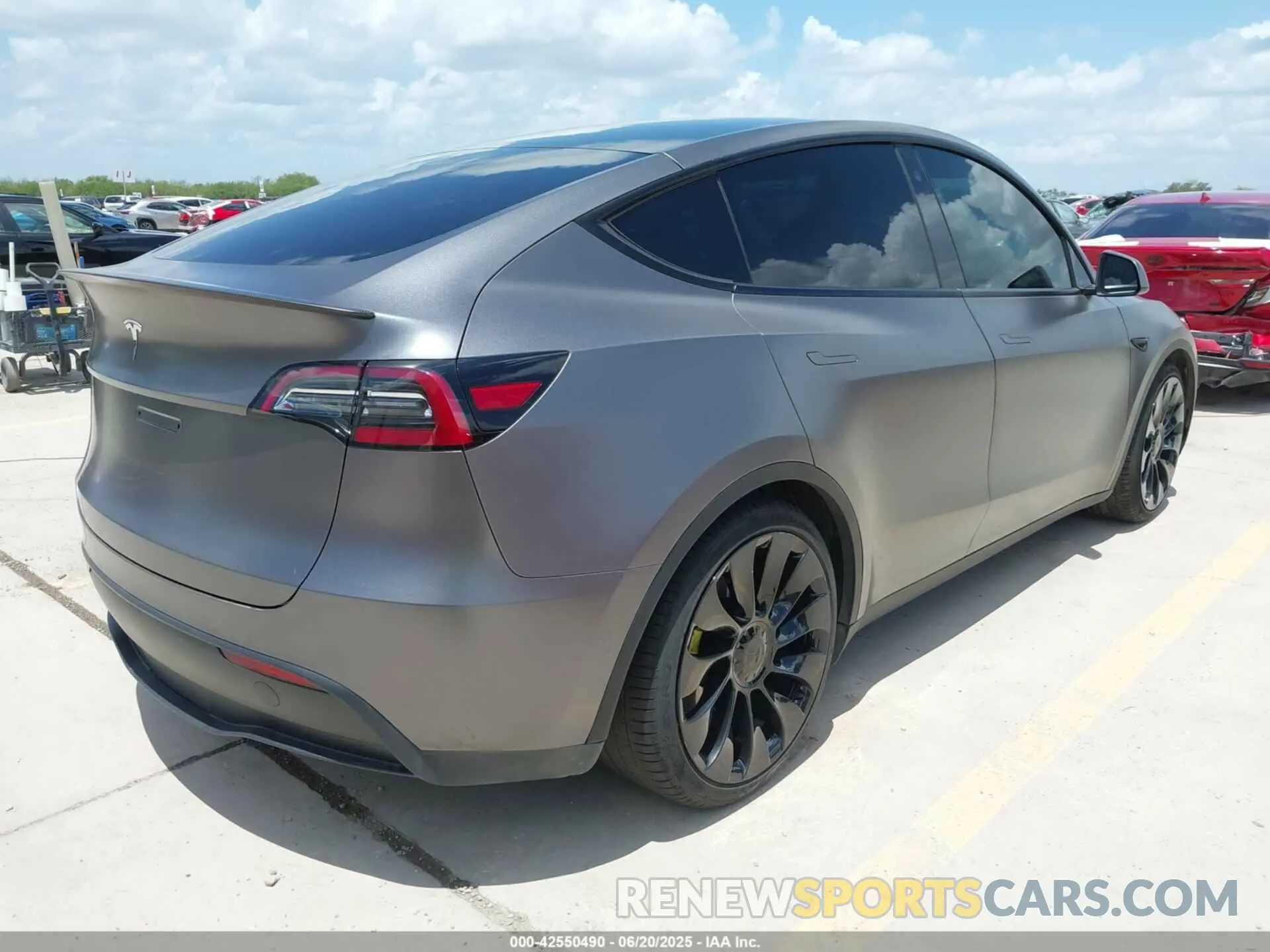 4 Photograph of a damaged car 5YJYGDEF4MF189438 TESLA MODEL Y 2021