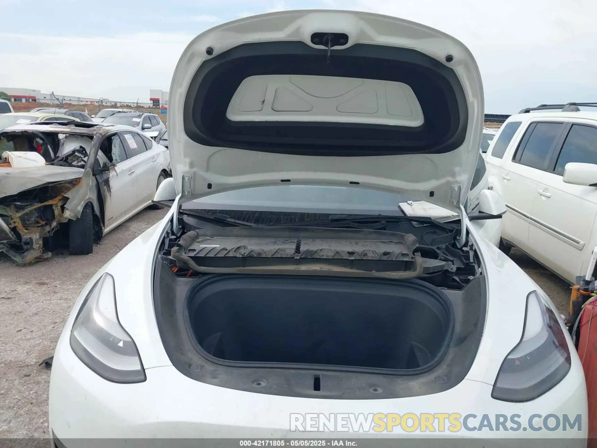 10 Photograph of a damaged car 5YJYGDEF4MF250206 TESLA MODEL Y 2021