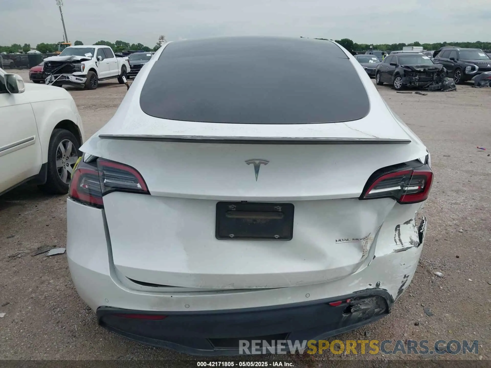 15 Photograph of a damaged car 5YJYGDEF4MF250206 TESLA MODEL Y 2021