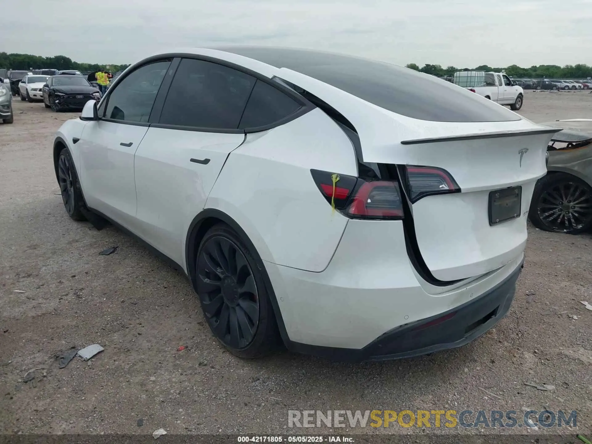 3 Photograph of a damaged car 5YJYGDEF4MF250206 TESLA MODEL Y 2021