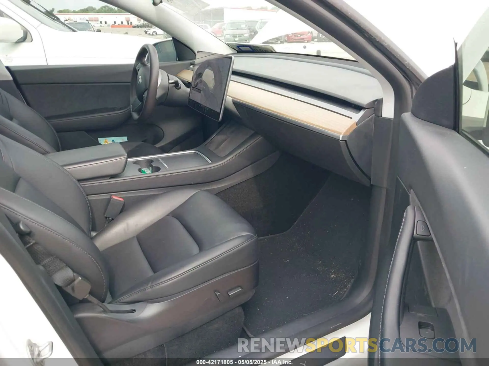 5 Photograph of a damaged car 5YJYGDEF4MF250206 TESLA MODEL Y 2021