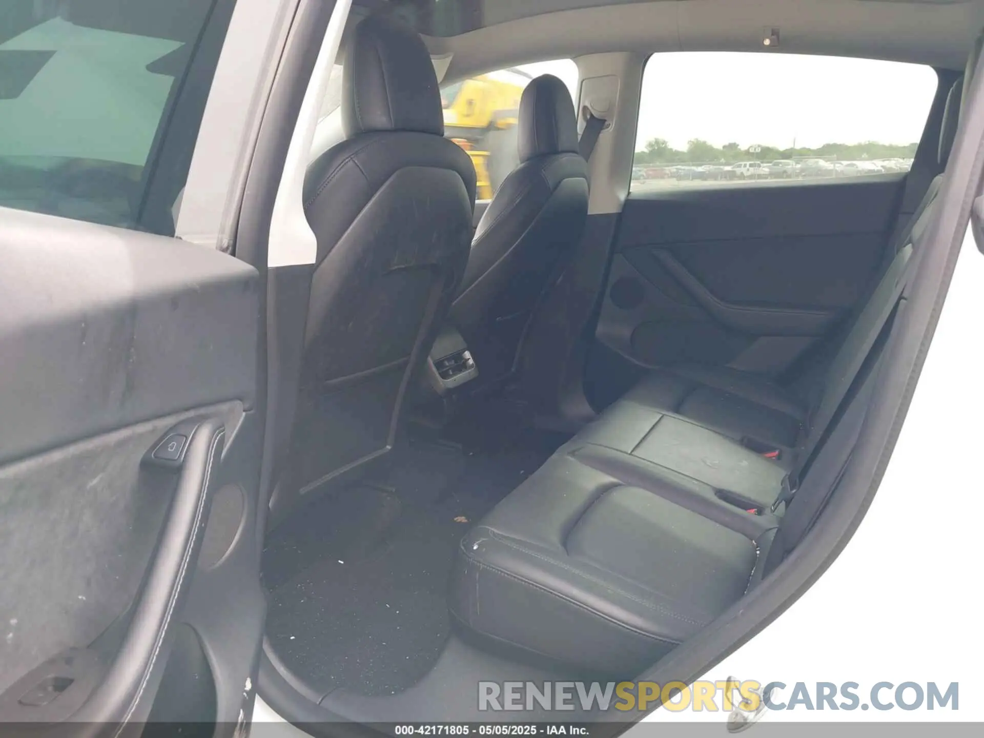 8 Photograph of a damaged car 5YJYGDEF4MF250206 TESLA MODEL Y 2021
