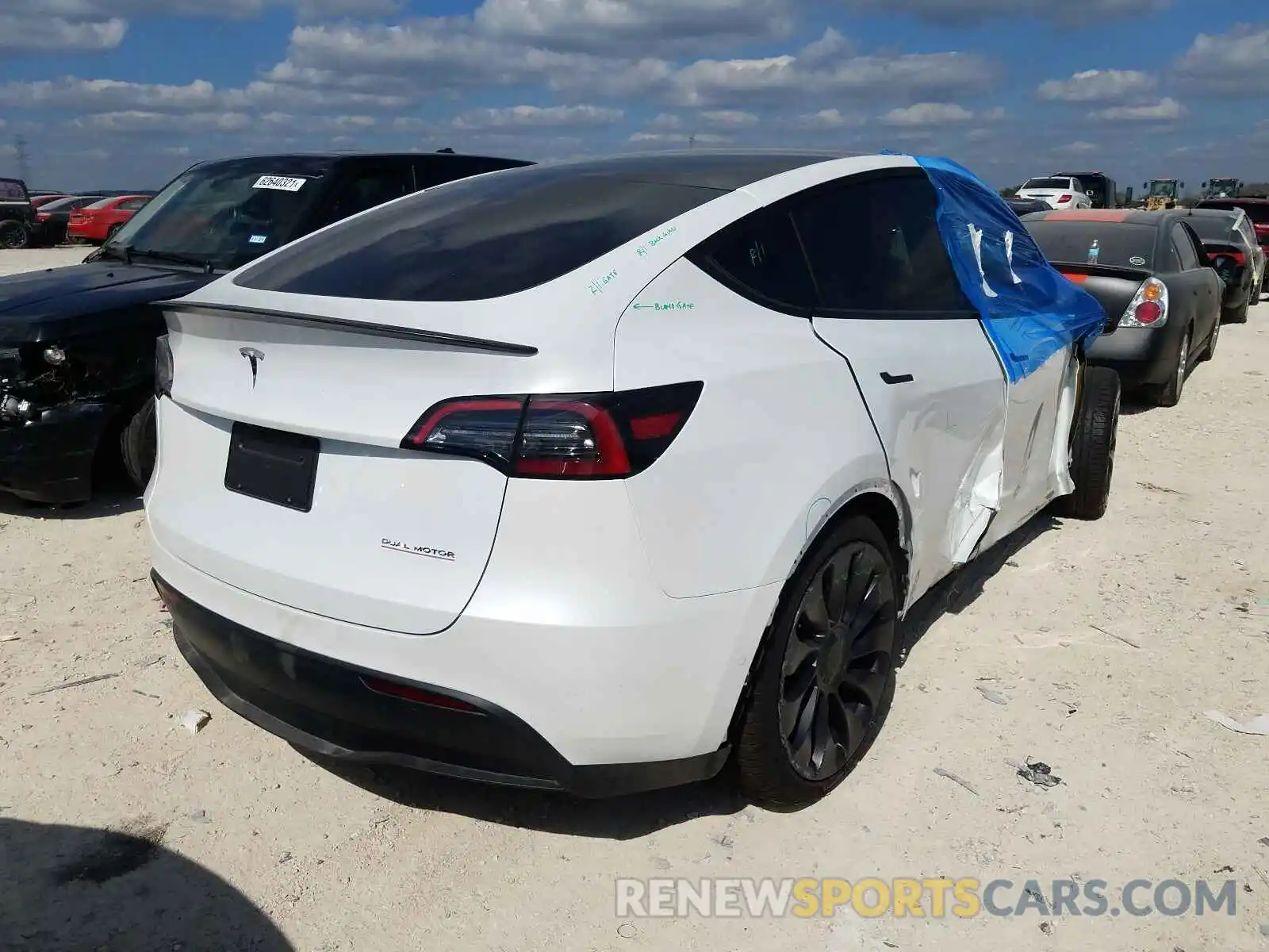 4 Photograph of a damaged car 5YJYGDEF5MF240252 TESLA MODEL Y 2021