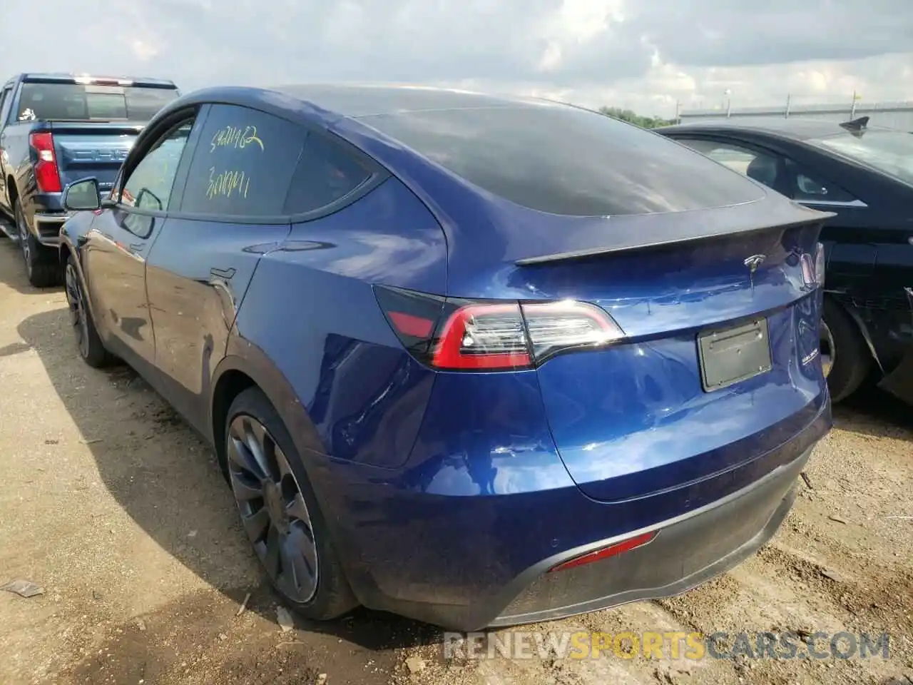 3 Photograph of a damaged car 5YJYGDEF5MF252367 TESLA MODEL Y 2021