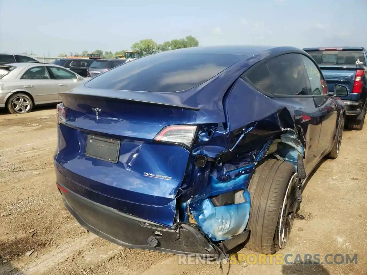 4 Photograph of a damaged car 5YJYGDEF5MF252367 TESLA MODEL Y 2021