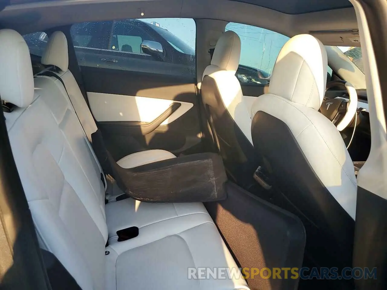 11 Photograph of a damaged car 5YJYGDEF5MF264633 TESLA MODEL Y 2021