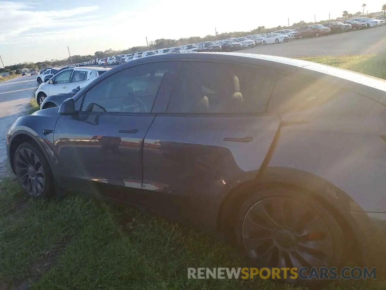 2 Photograph of a damaged car 5YJYGDEF5MF264633 TESLA MODEL Y 2021