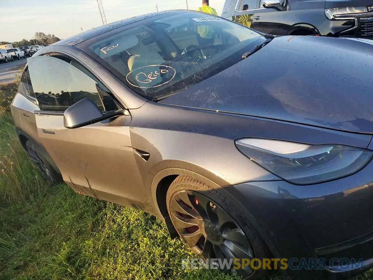 4 Photograph of a damaged car 5YJYGDEF5MF264633 TESLA MODEL Y 2021