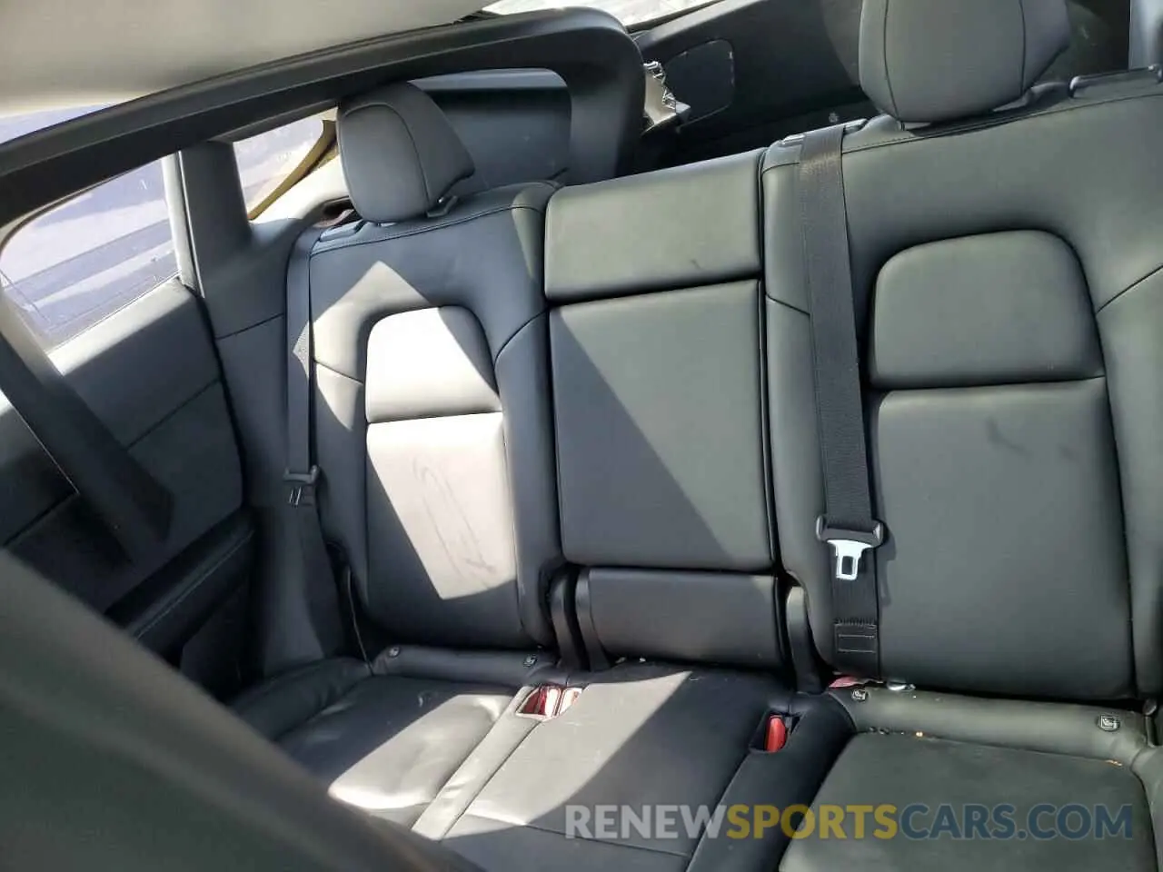 10 Photograph of a damaged car 5YJYGDEF5MF268830 TESLA MODEL Y 2021