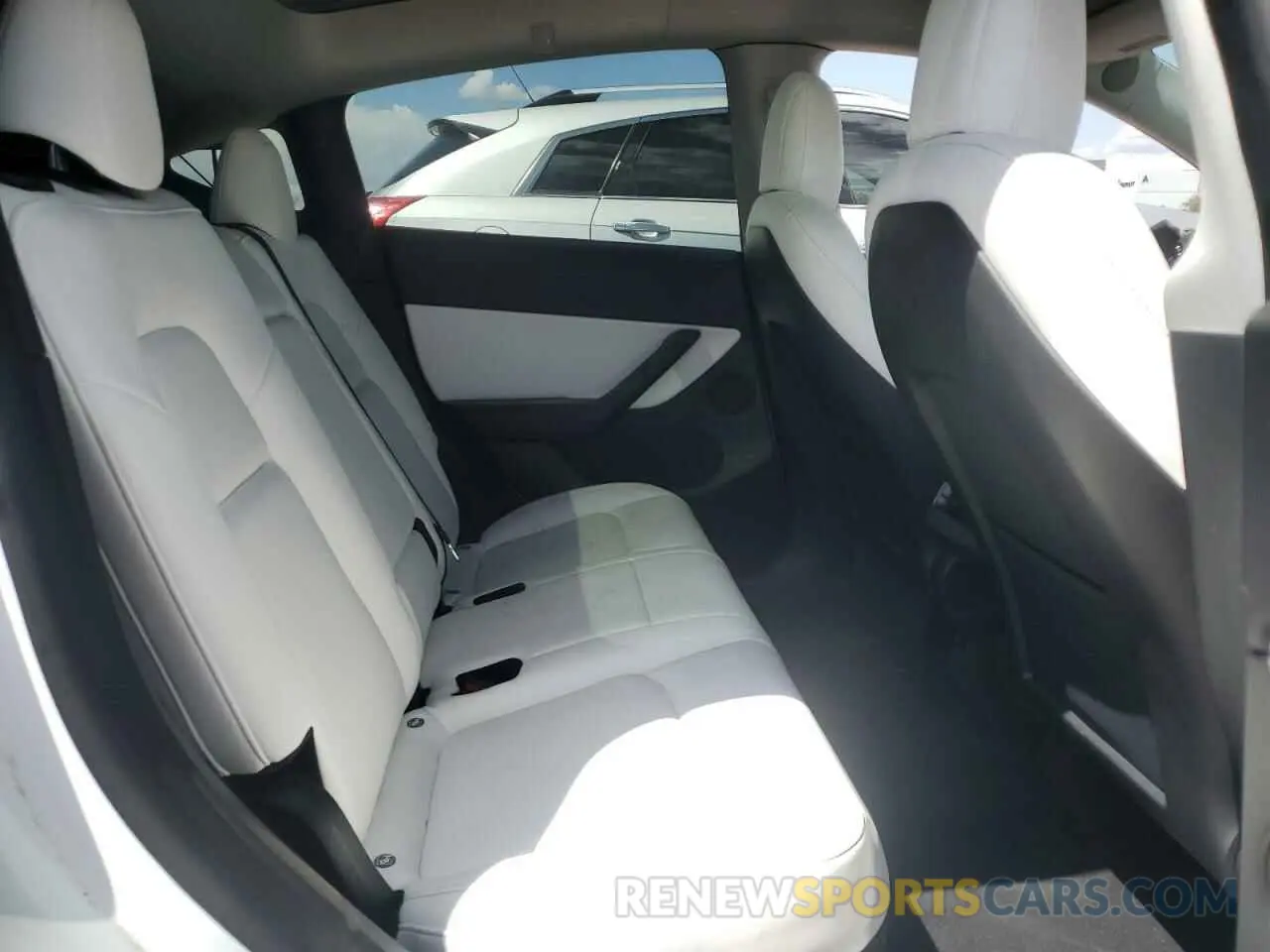 10 Photograph of a damaged car 5YJYGDEF5MF269749 TESLA MODEL Y 2021