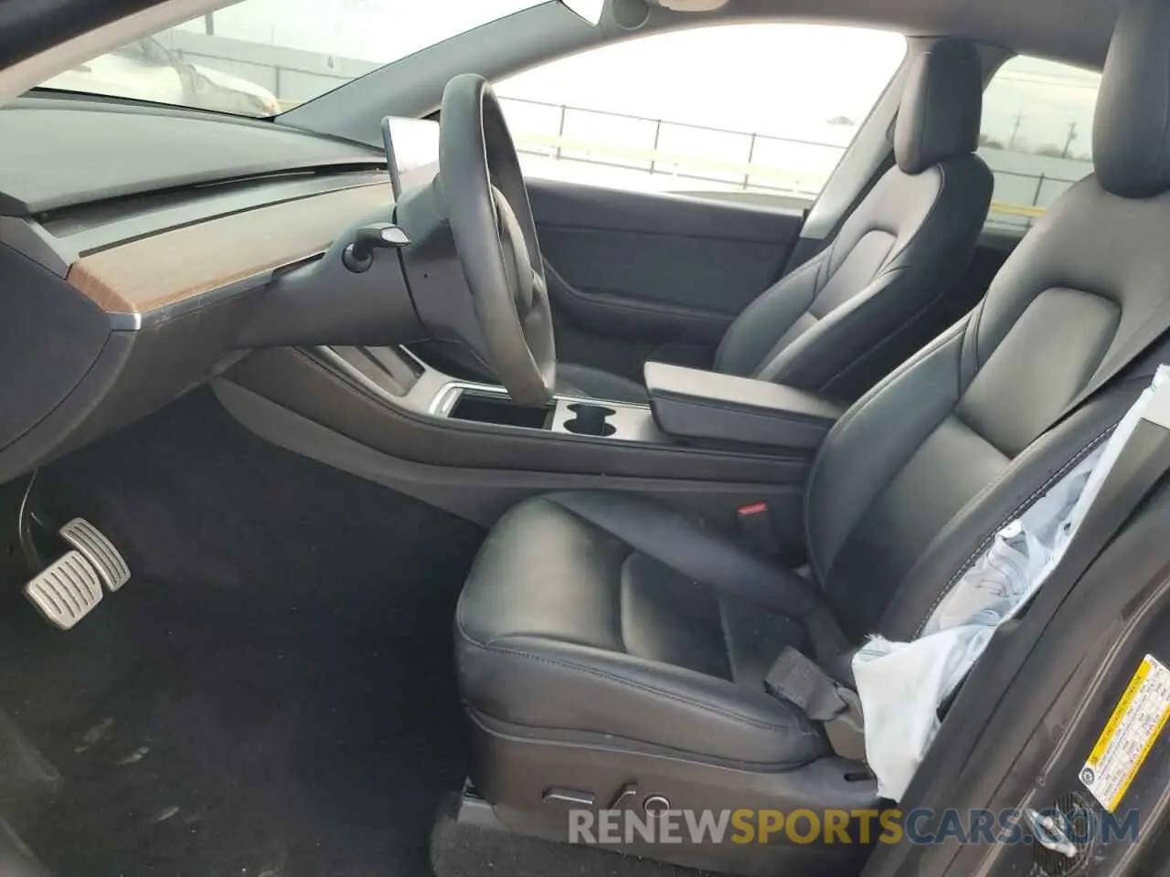 7 Photograph of a damaged car 5YJYGDEF5MF270528 TESLA MODEL Y 2021