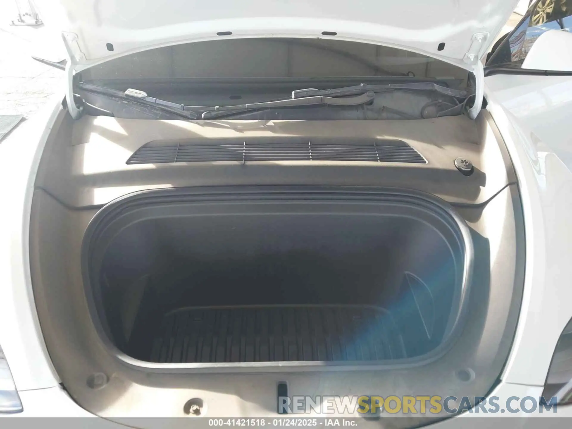 10 Photograph of a damaged car 5YJYGDEF5MF277804 TESLA MODEL Y 2021