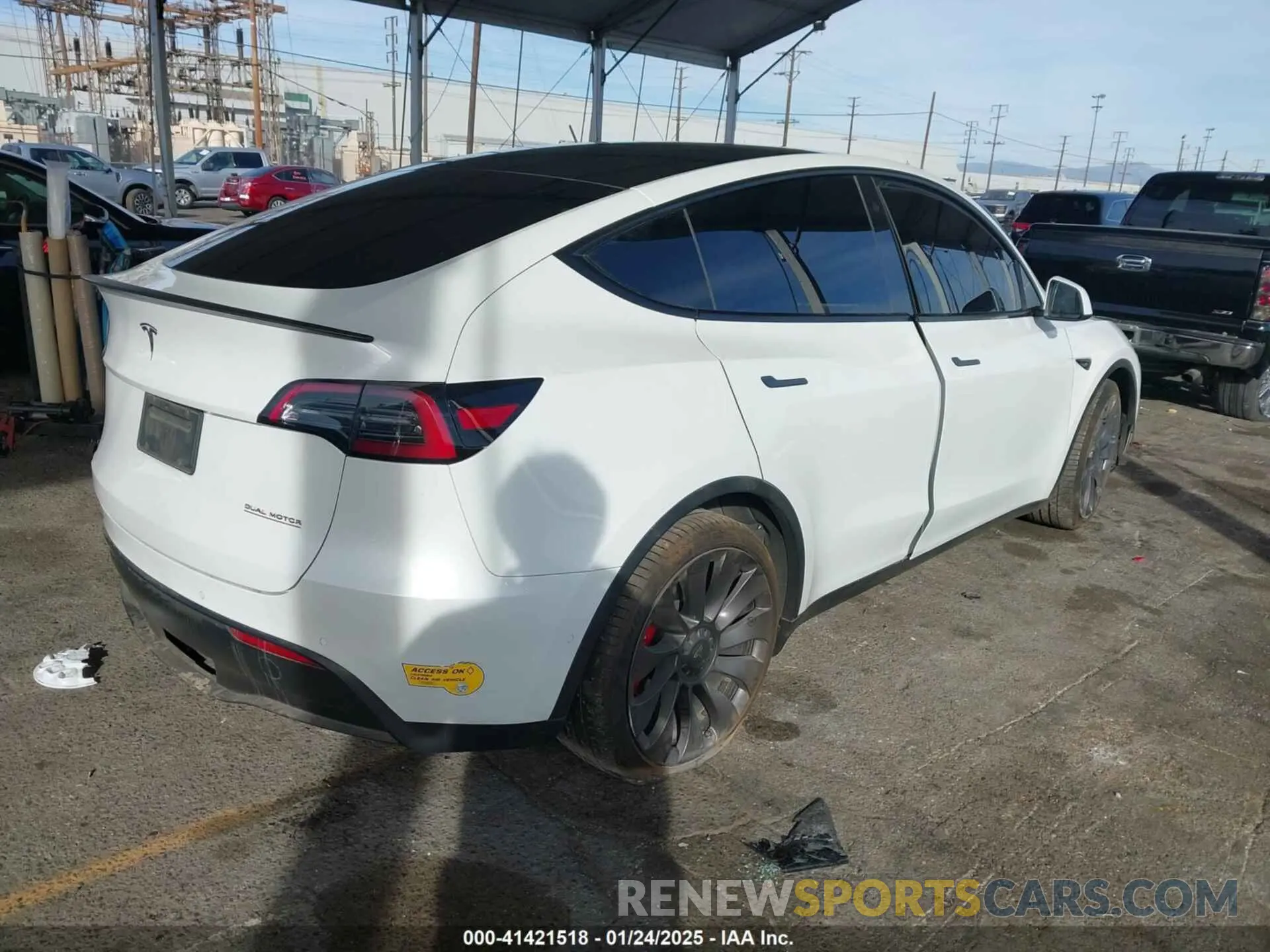 4 Photograph of a damaged car 5YJYGDEF5MF277804 TESLA MODEL Y 2021