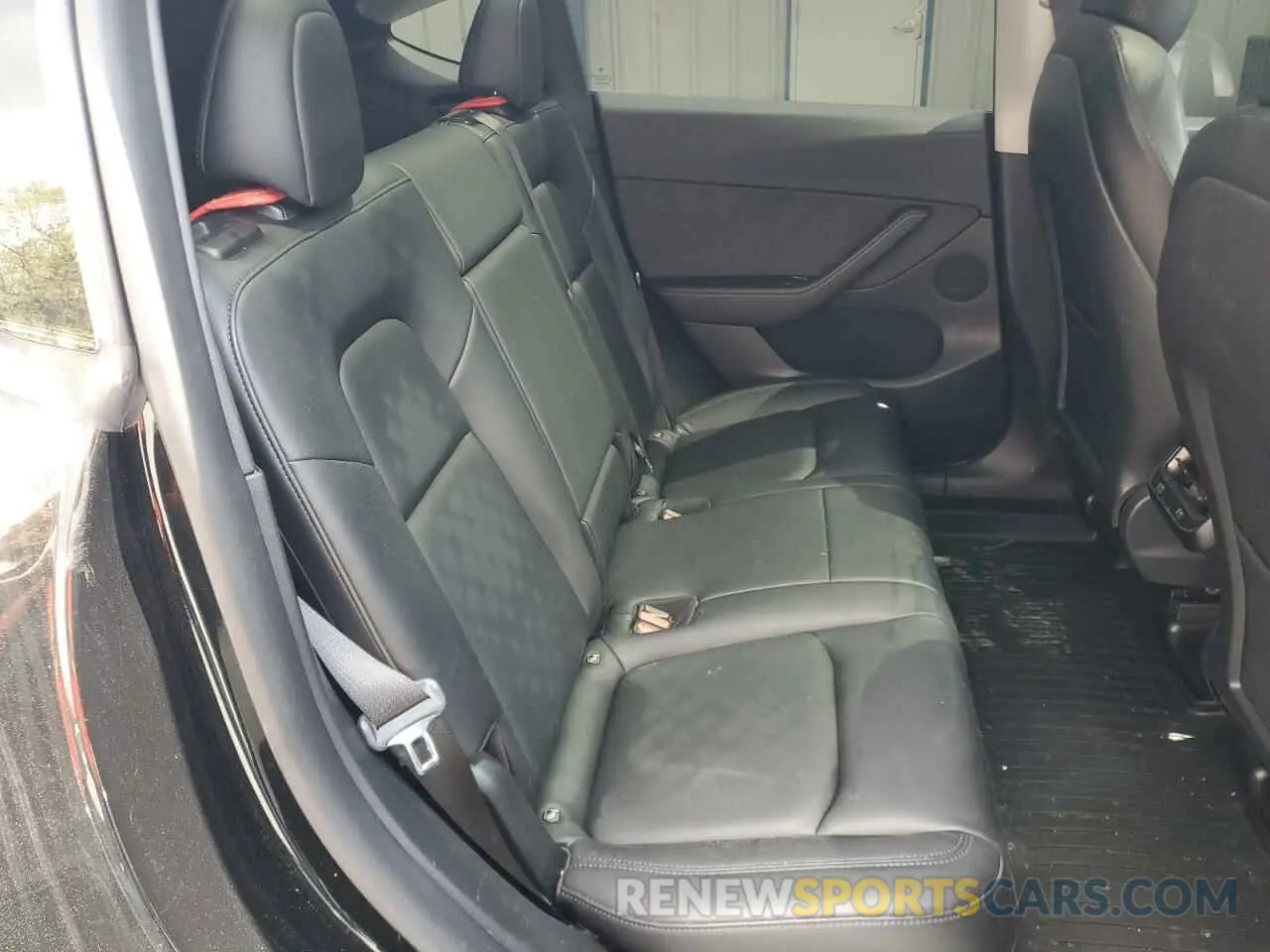 10 Photograph of a damaged car 5YJYGDEF6MF197539 TESLA MODEL Y 2021