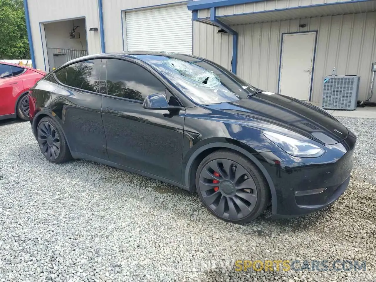 4 Photograph of a damaged car 5YJYGDEF6MF197539 TESLA MODEL Y 2021