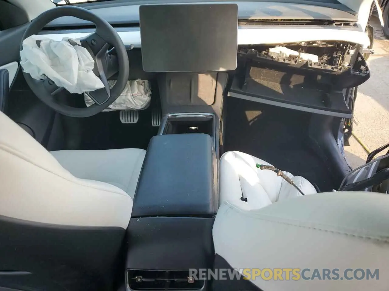 8 Photograph of a damaged car 5YJYGDEF6MF230328 TESLA MODEL Y 2021
