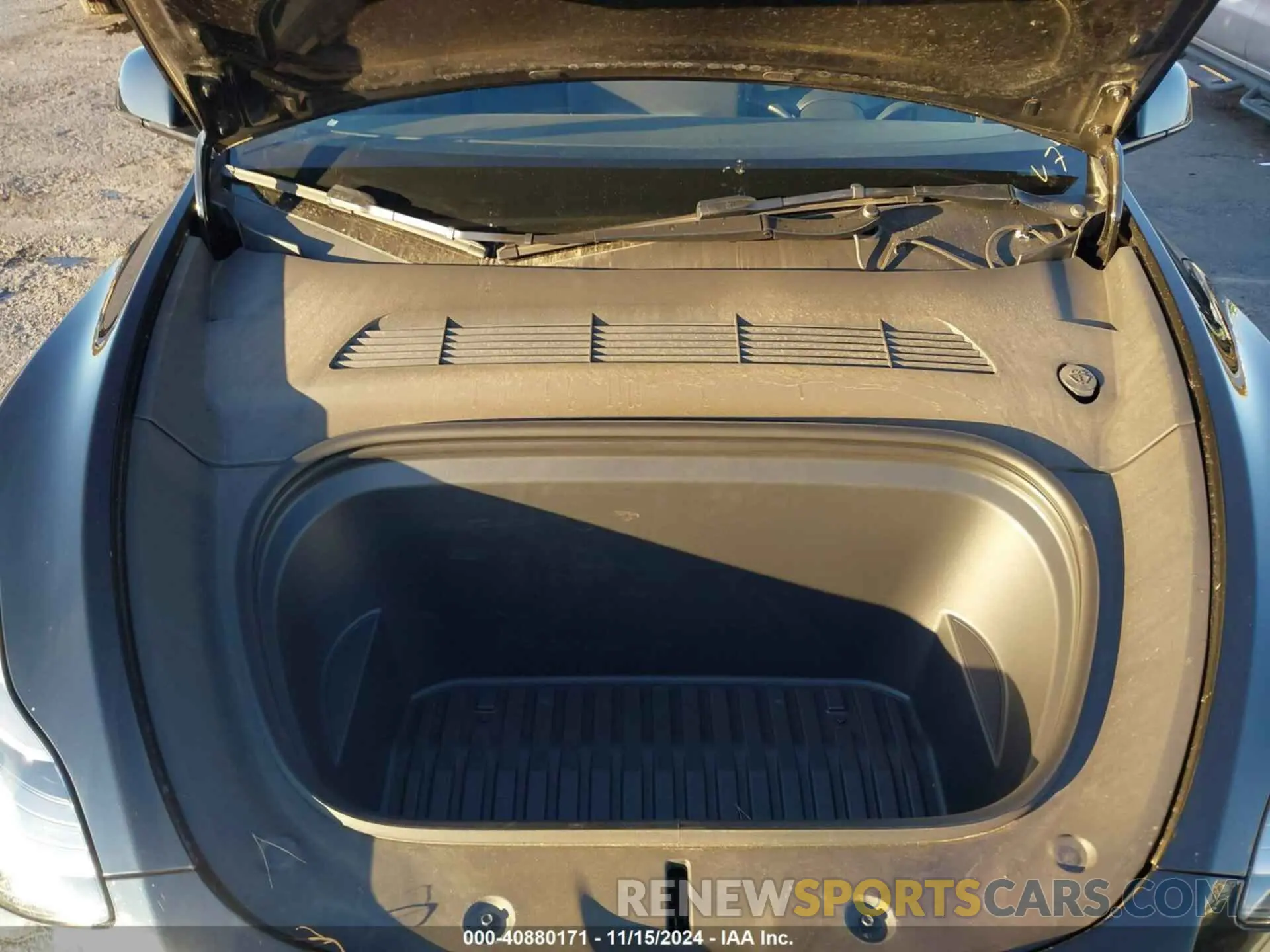 10 Photograph of a damaged car 5YJYGDEF6MF306484 TESLA MODEL Y 2021