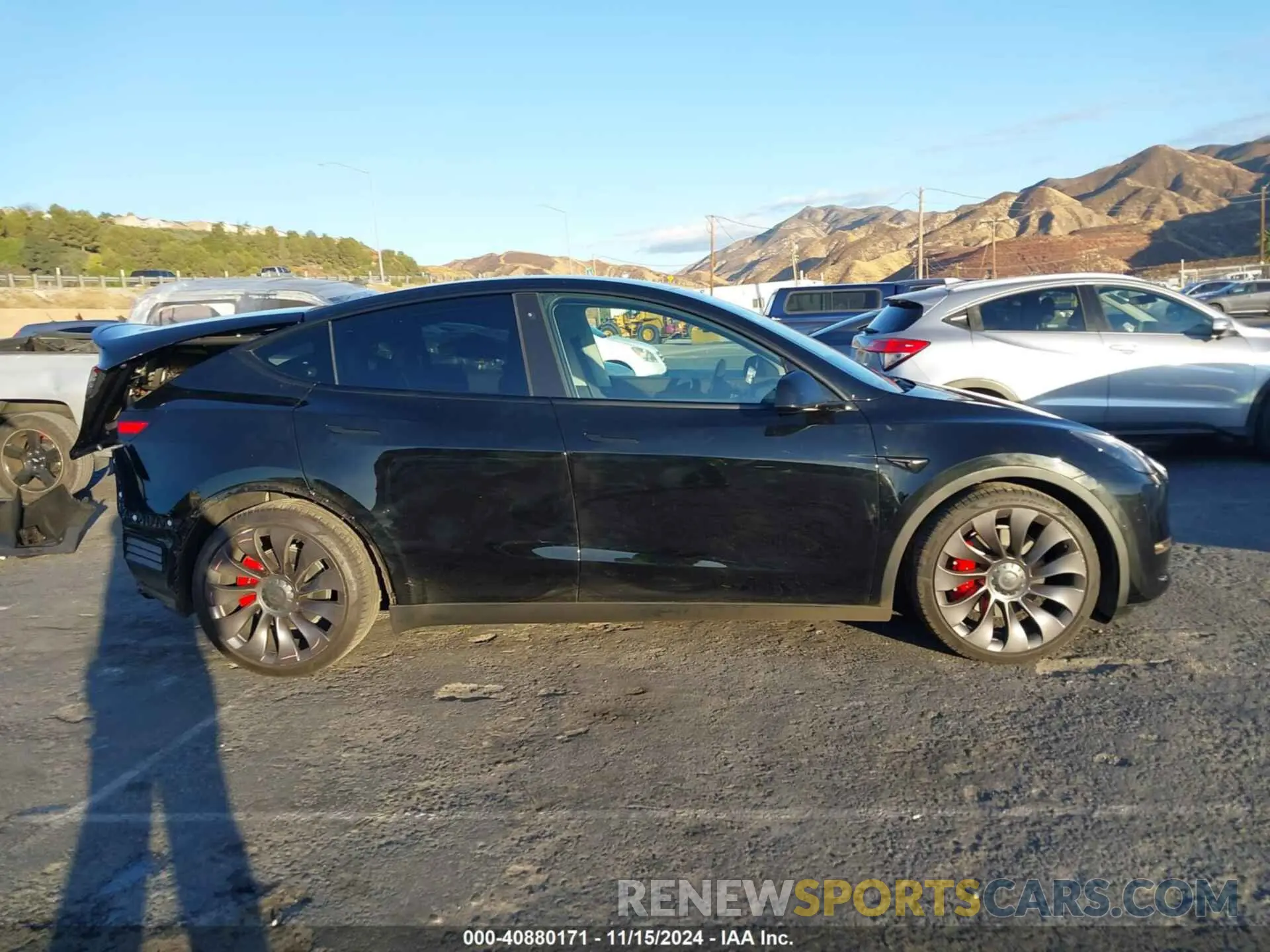 13 Photograph of a damaged car 5YJYGDEF6MF306484 TESLA MODEL Y 2021