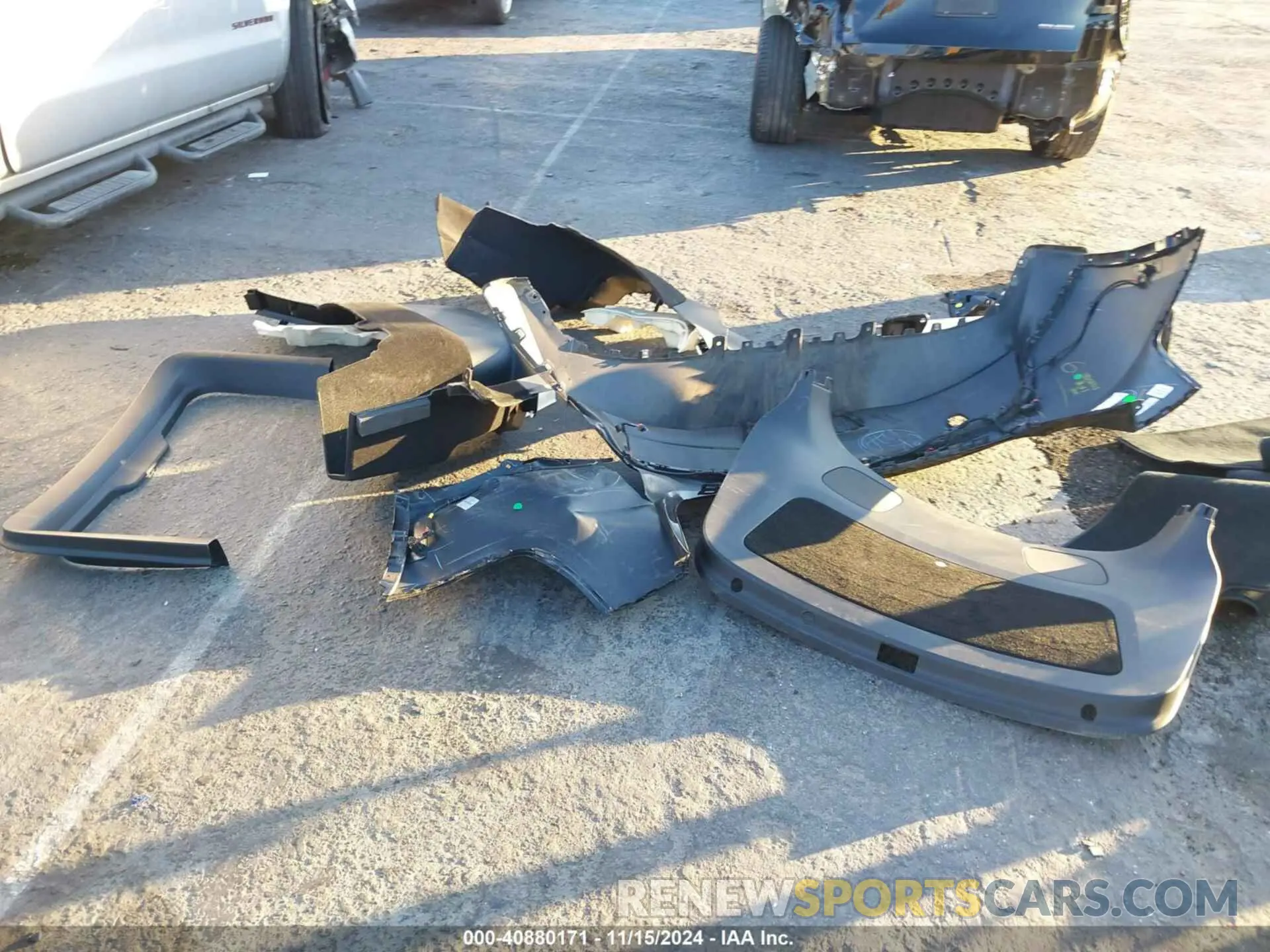 19 Photograph of a damaged car 5YJYGDEF6MF306484 TESLA MODEL Y 2021