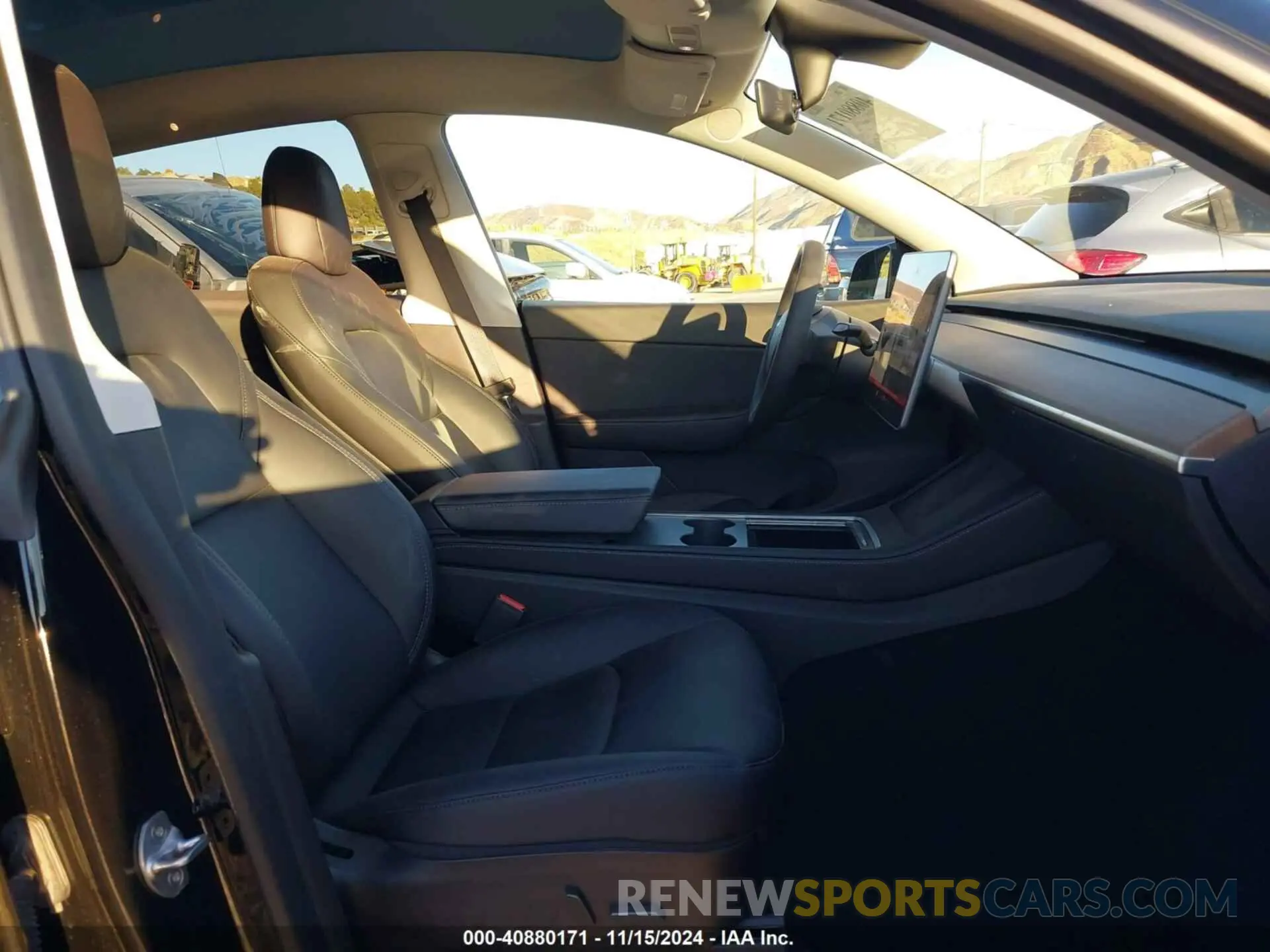 5 Photograph of a damaged car 5YJYGDEF6MF306484 TESLA MODEL Y 2021