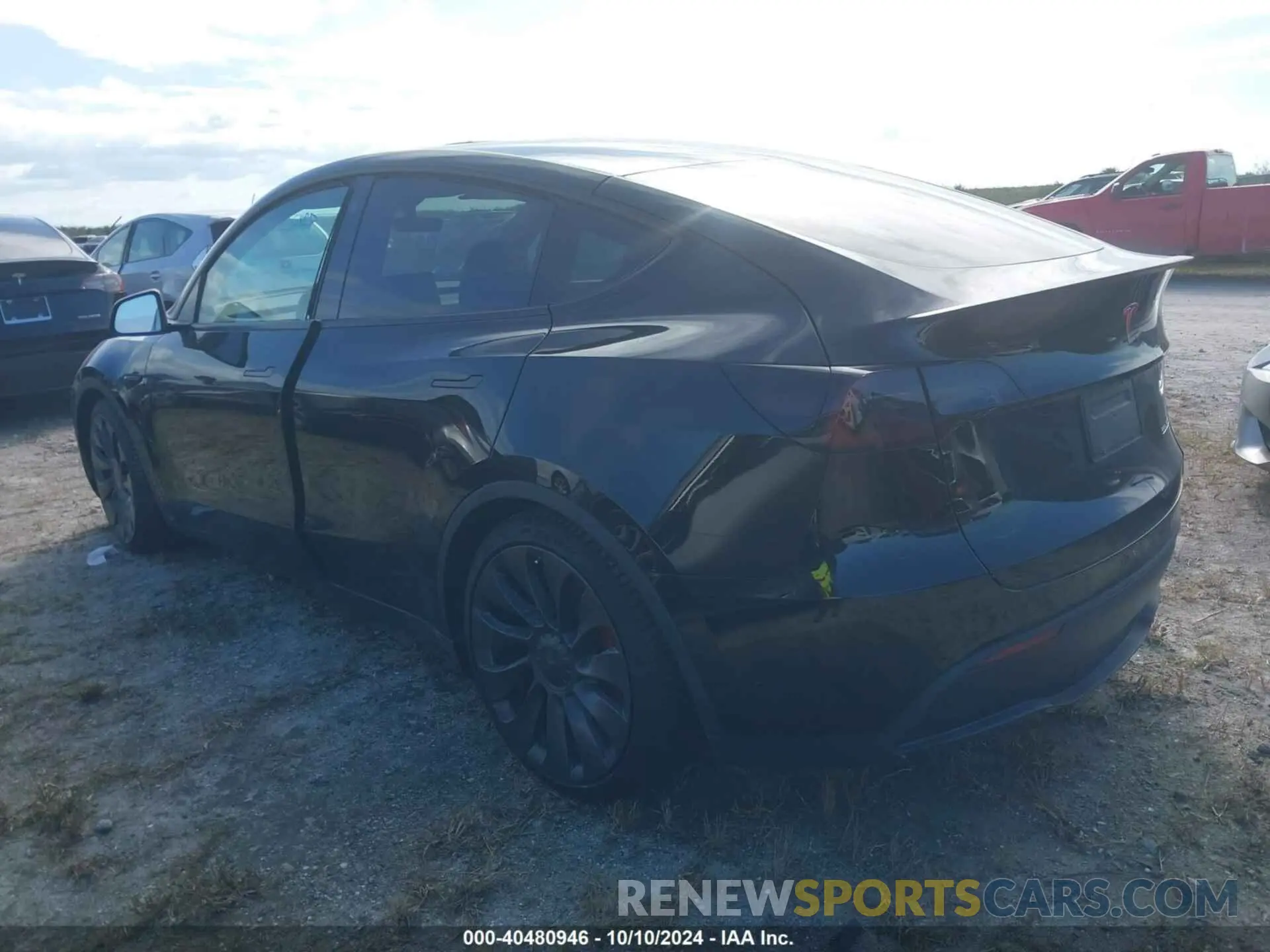 3 Photograph of a damaged car 5YJYGDEF7MF137656 TESLA MODEL Y 2021