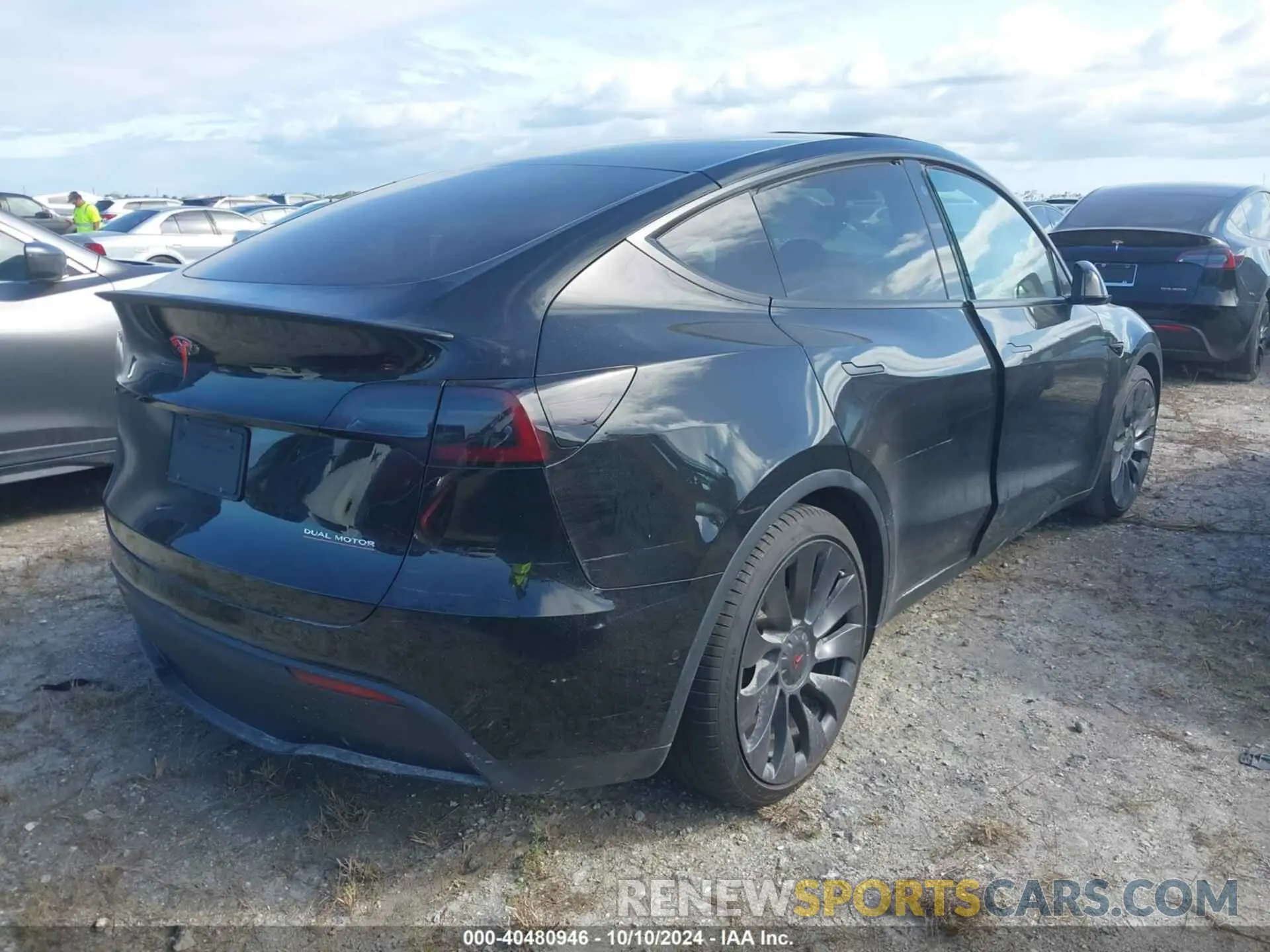 4 Photograph of a damaged car 5YJYGDEF7MF137656 TESLA MODEL Y 2021
