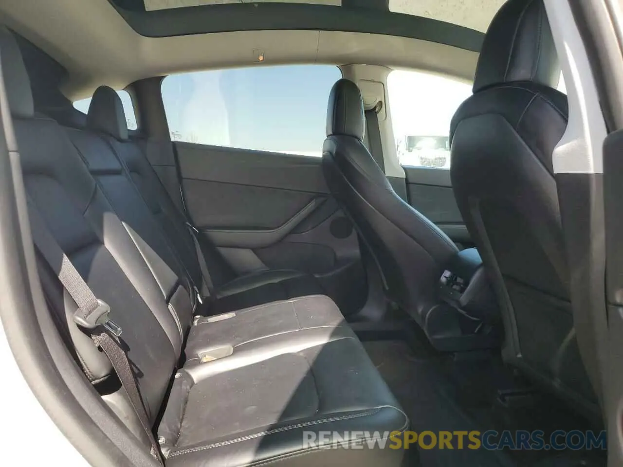 10 Photograph of a damaged car 5YJYGDEF7MF252788 TESLA MODEL Y 2021