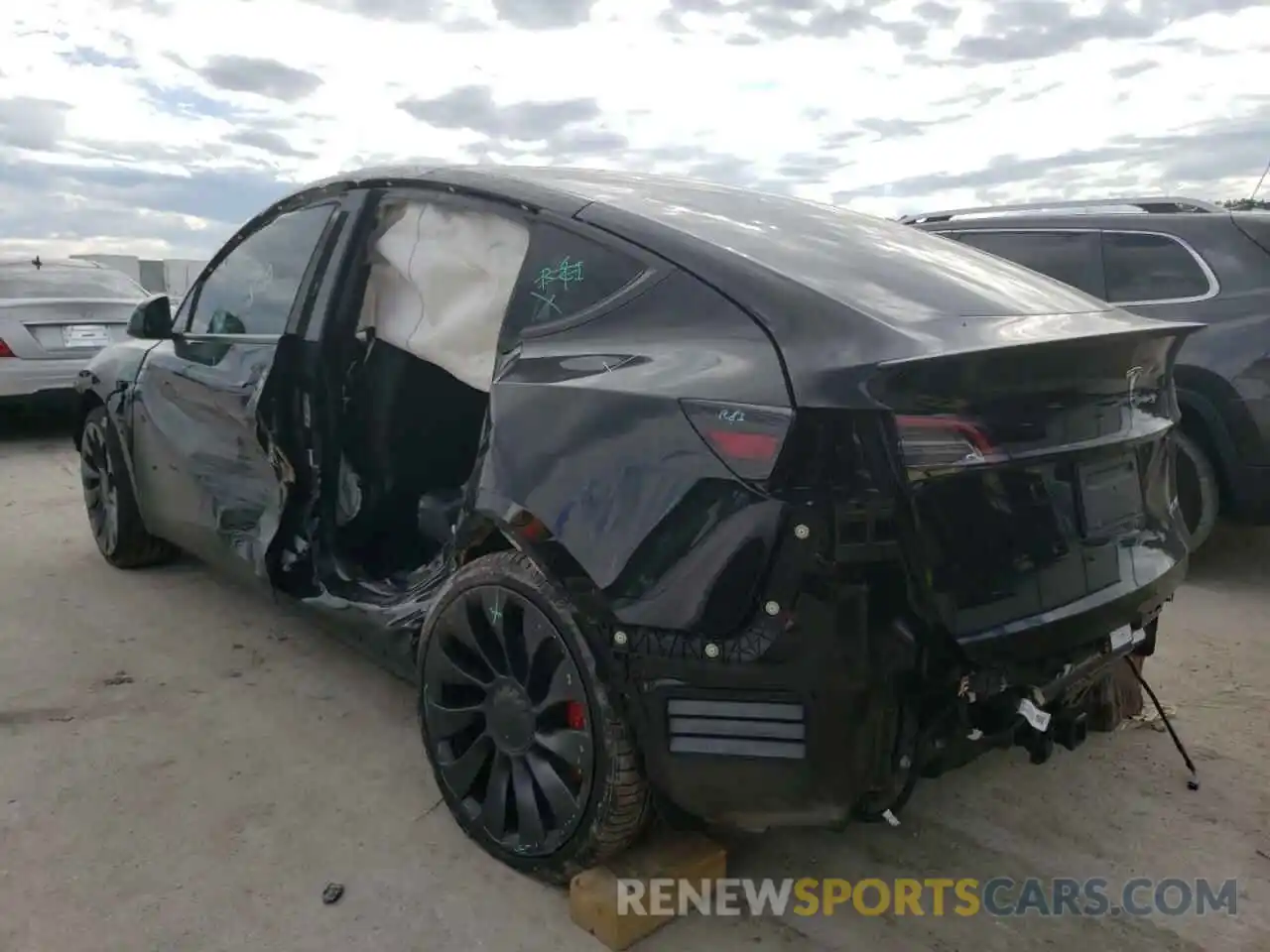 3 Photograph of a damaged car 5YJYGDEF7MF305621 TESLA MODEL Y 2021