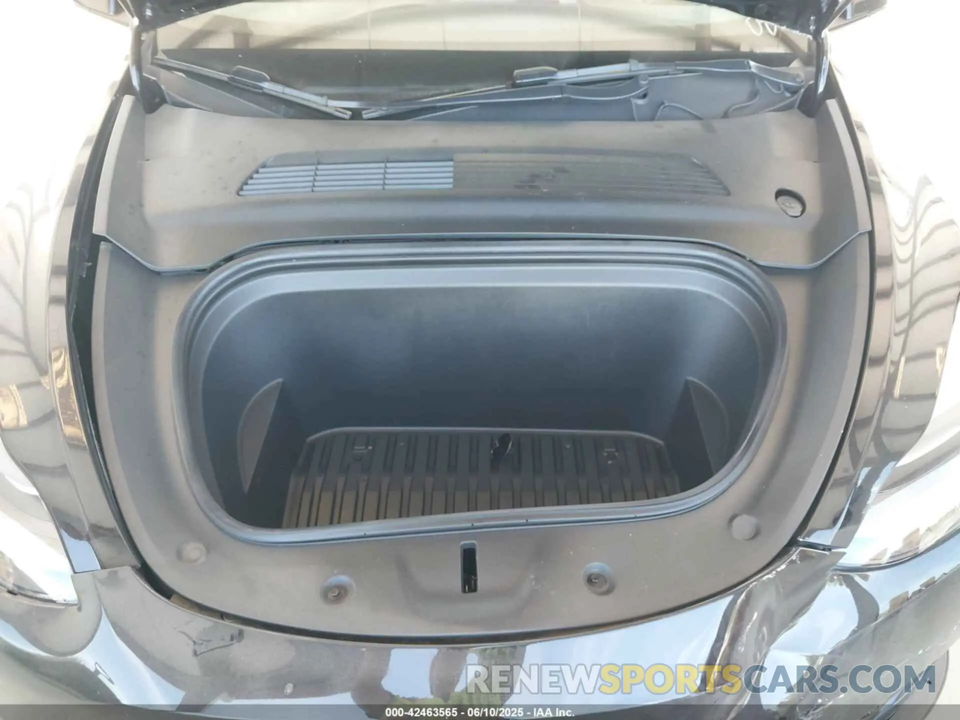 10 Photograph of a damaged car 5YJYGDEF8MF140887 TESLA MODEL Y 2021