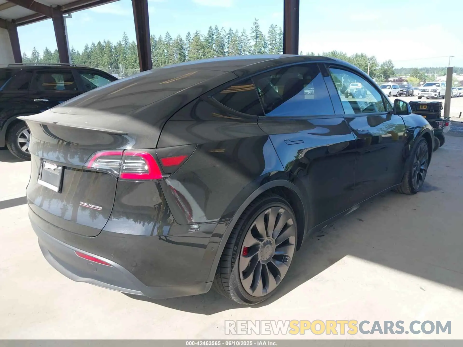 4 Photograph of a damaged car 5YJYGDEF8MF140887 TESLA MODEL Y 2021