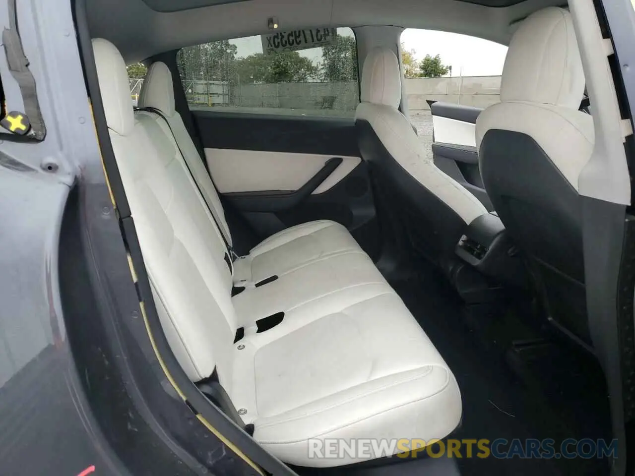 11 Photograph of a damaged car 5YJYGDEF8MF194674 TESLA MODEL Y 2021