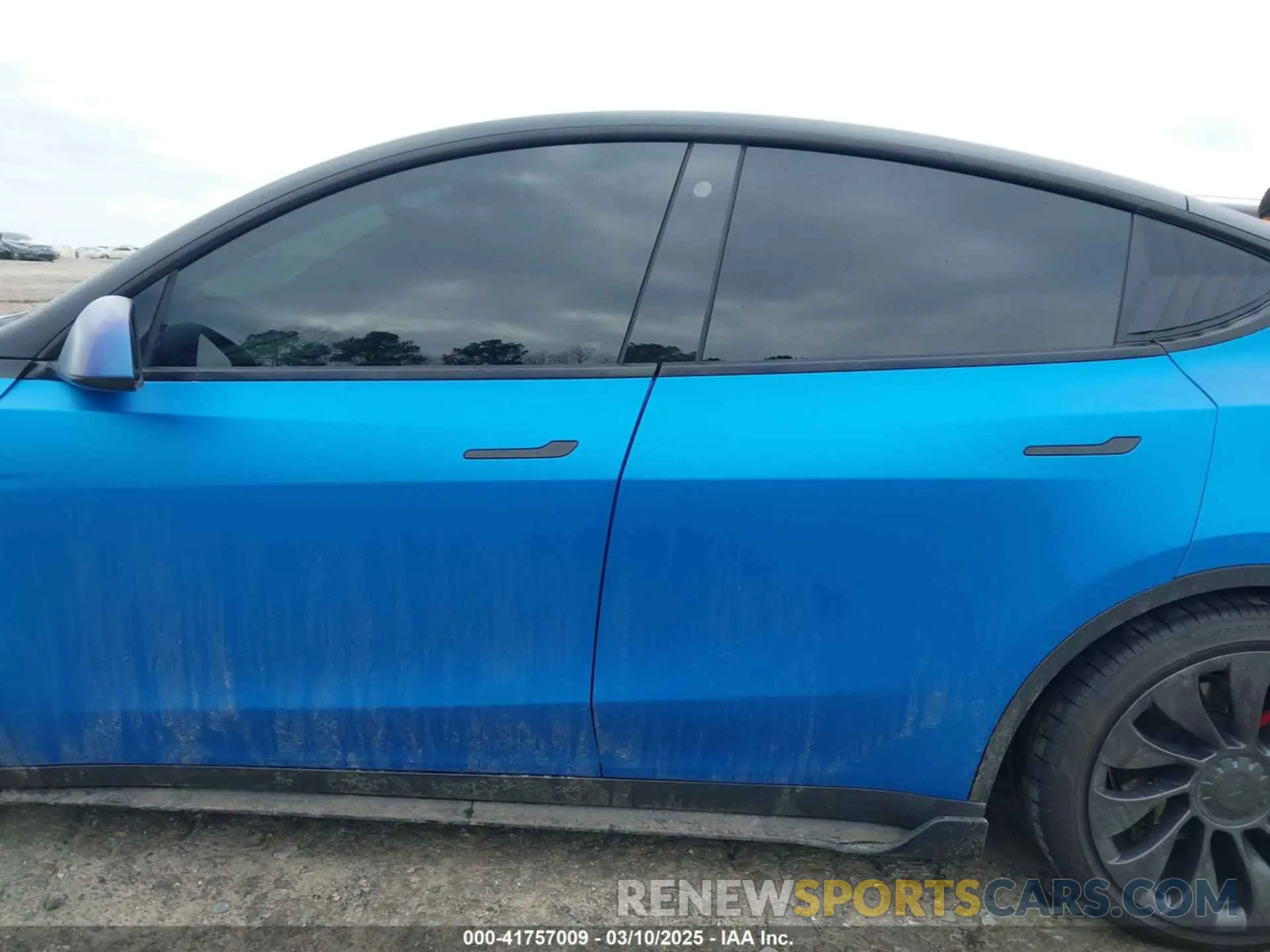 14 Photograph of a damaged car 5YJYGDEF8MF209819 TESLA MODEL Y 2021