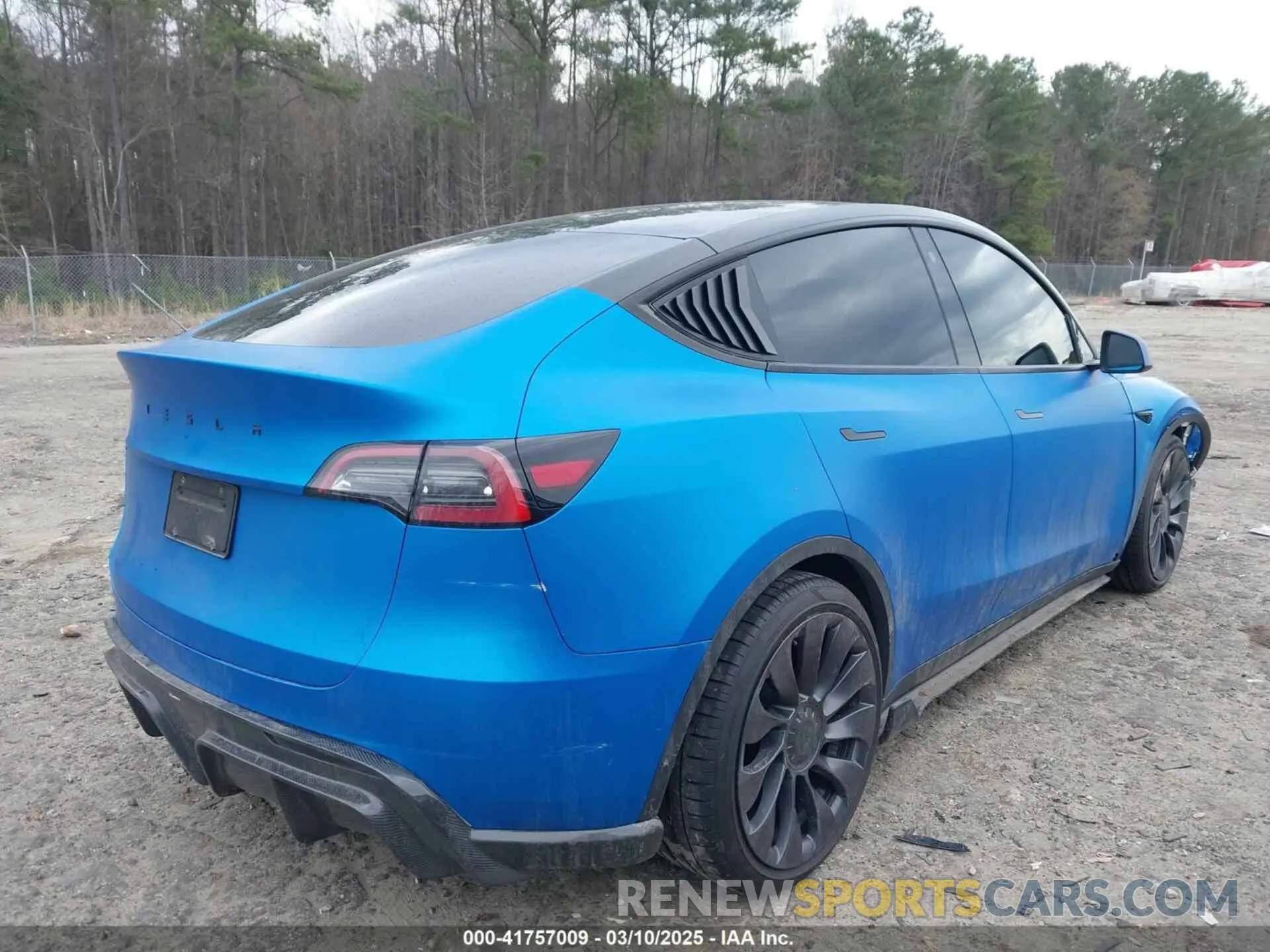 4 Photograph of a damaged car 5YJYGDEF8MF209819 TESLA MODEL Y 2021