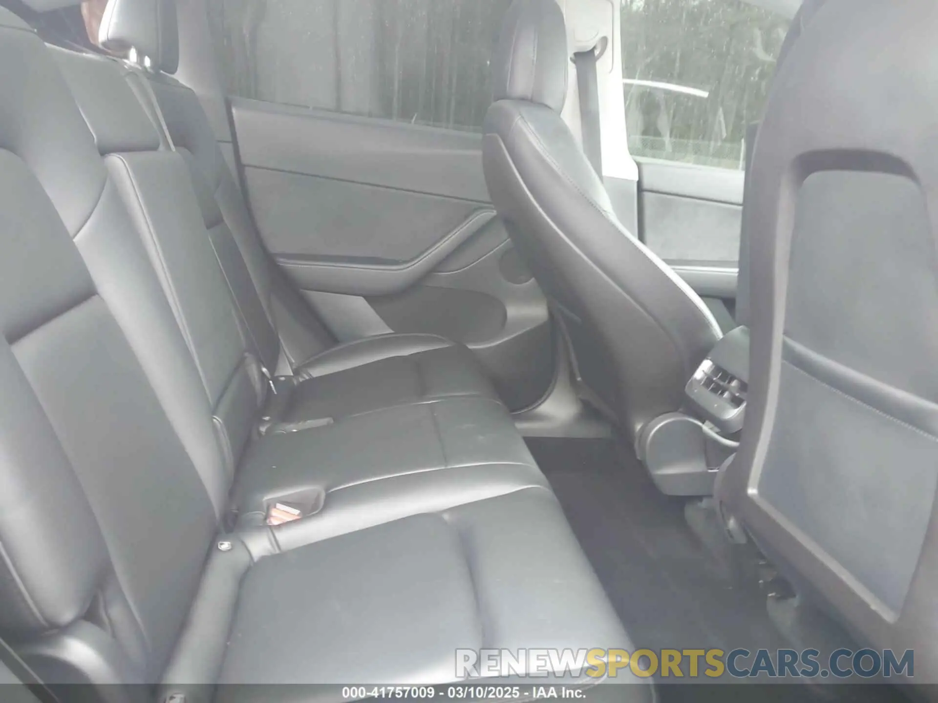 8 Photograph of a damaged car 5YJYGDEF8MF209819 TESLA MODEL Y 2021